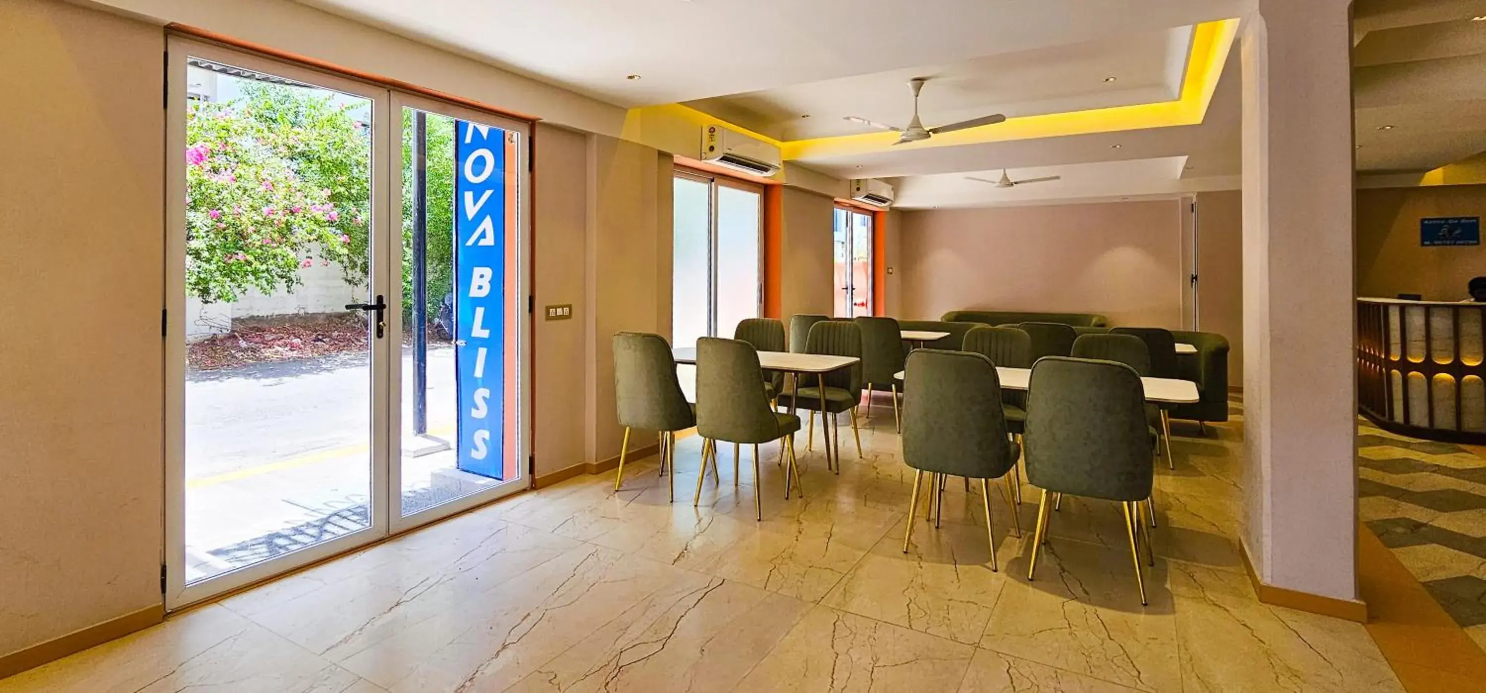 Restaurant/places to eat in Hotel Nova Bliss Restaurant/places to eat in Hotel Nova Bliss