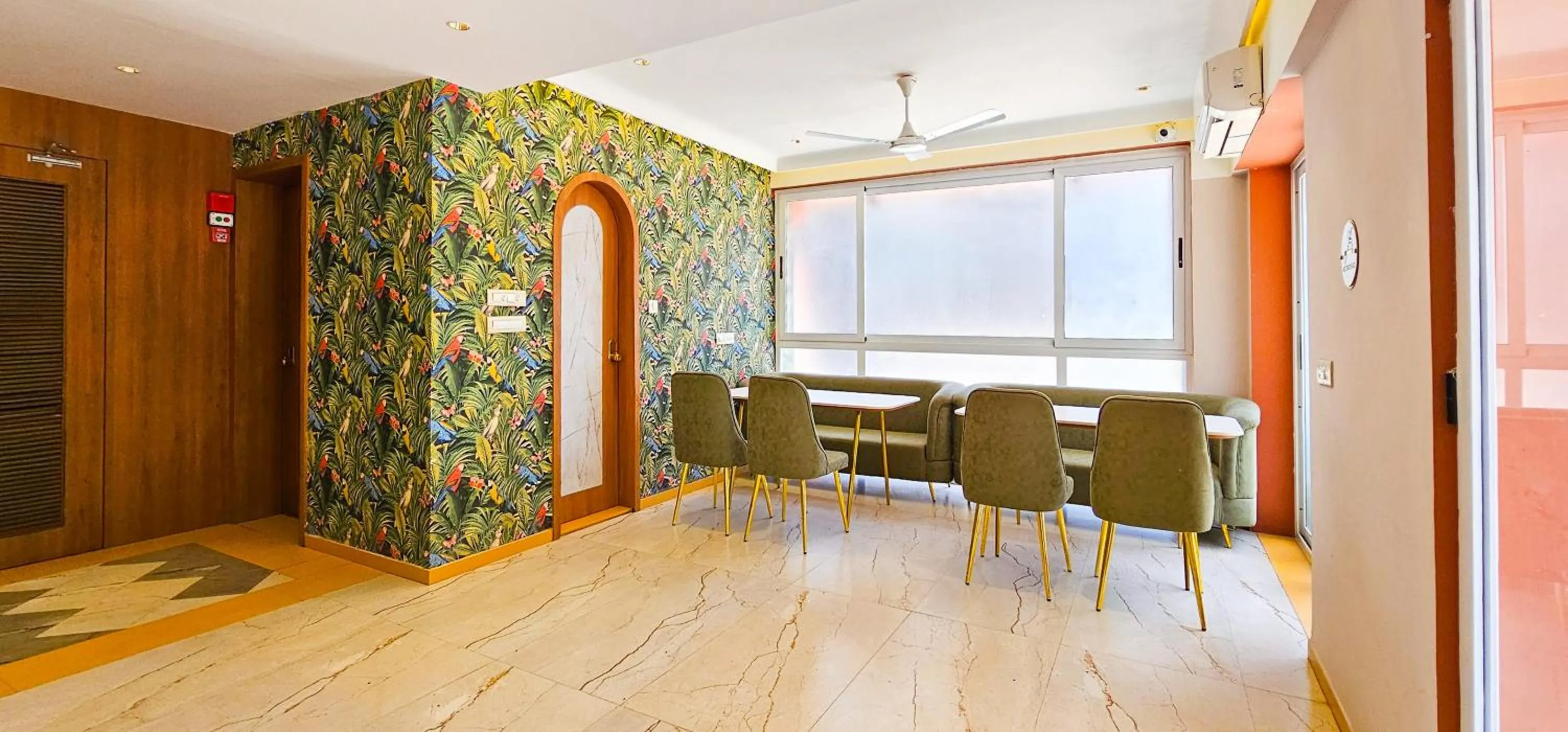 Restaurant/places to eat in Hotel Nova Bliss