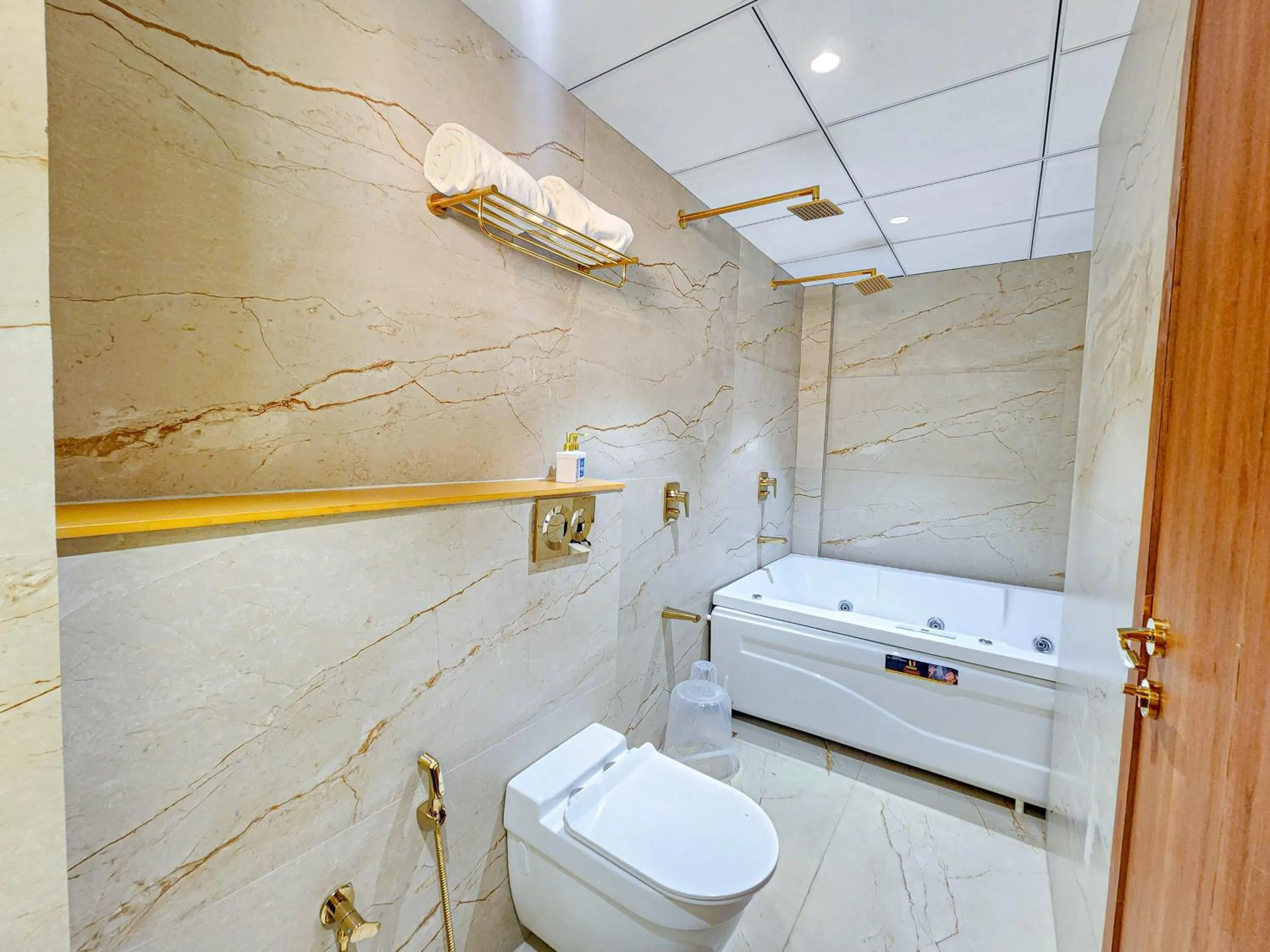 Shower in Hotel Nova Bliss