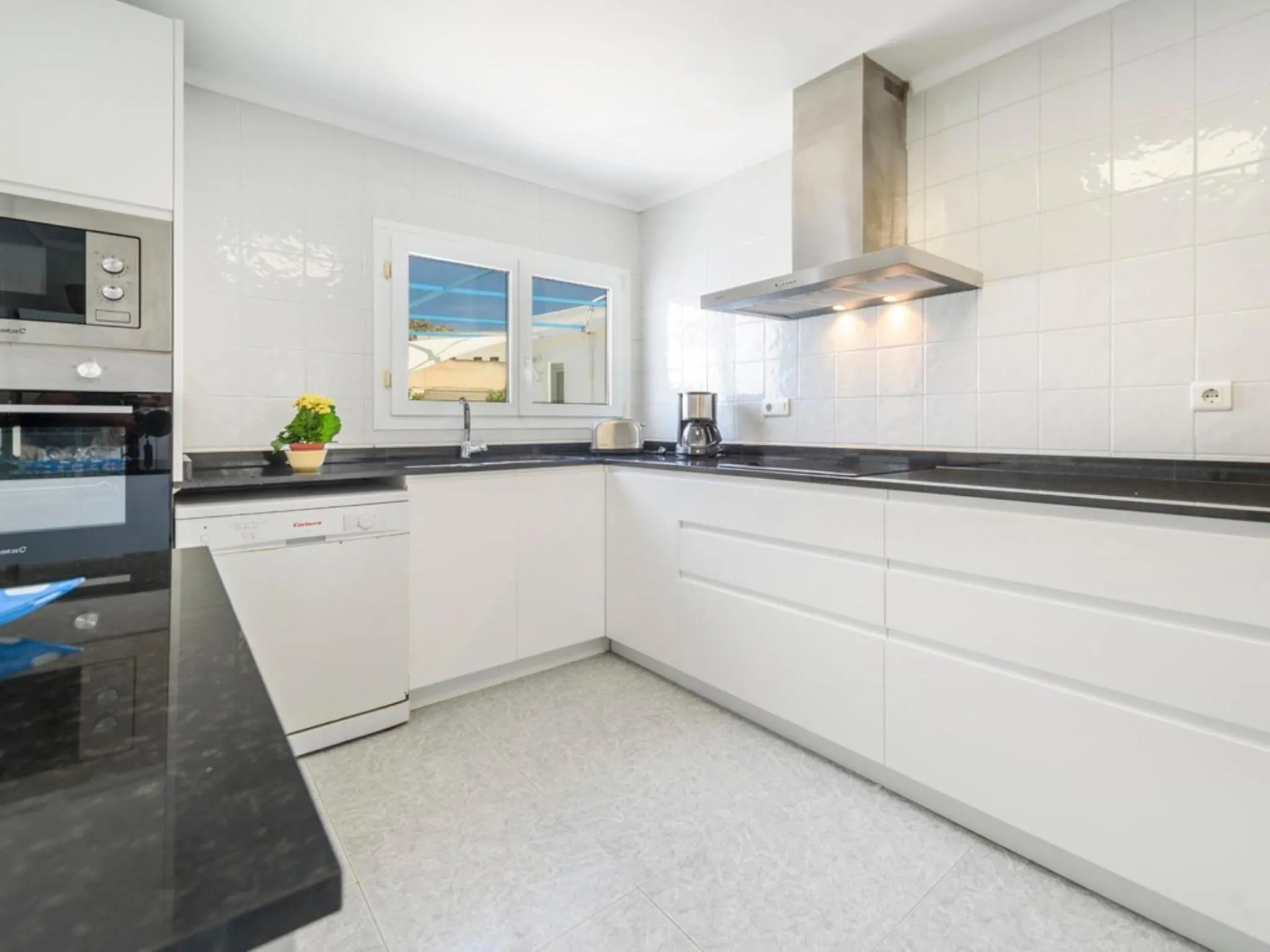 Kitchen or kitchenette in Villa Nacho