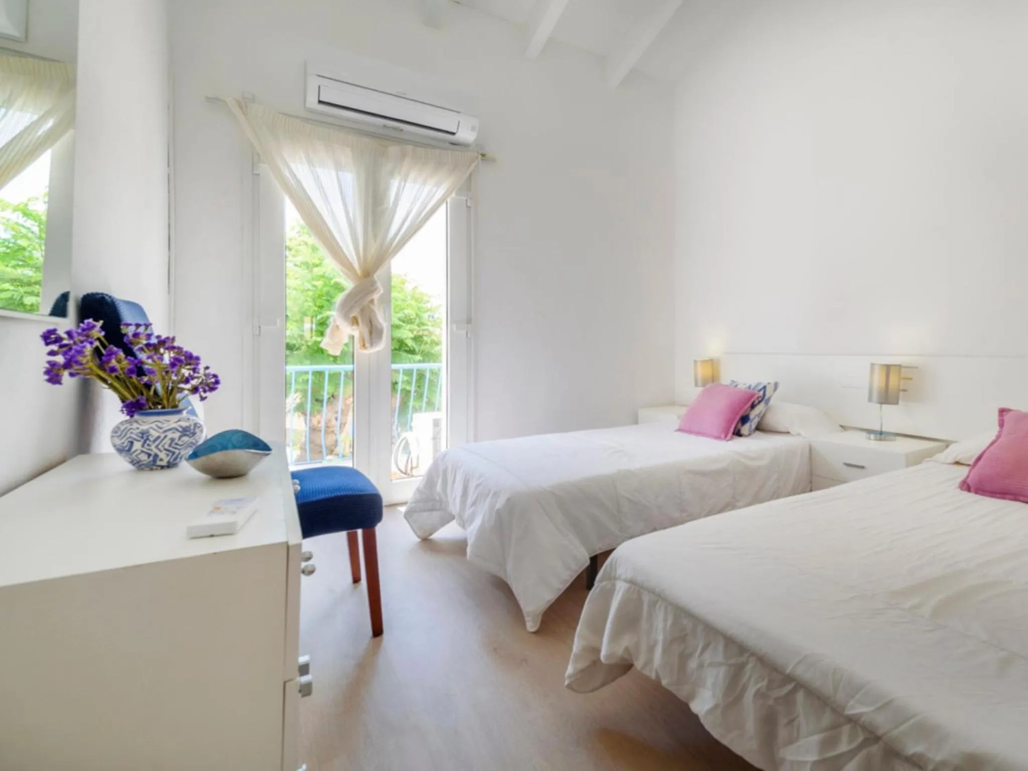 Property building, Bed in Villa Nacho