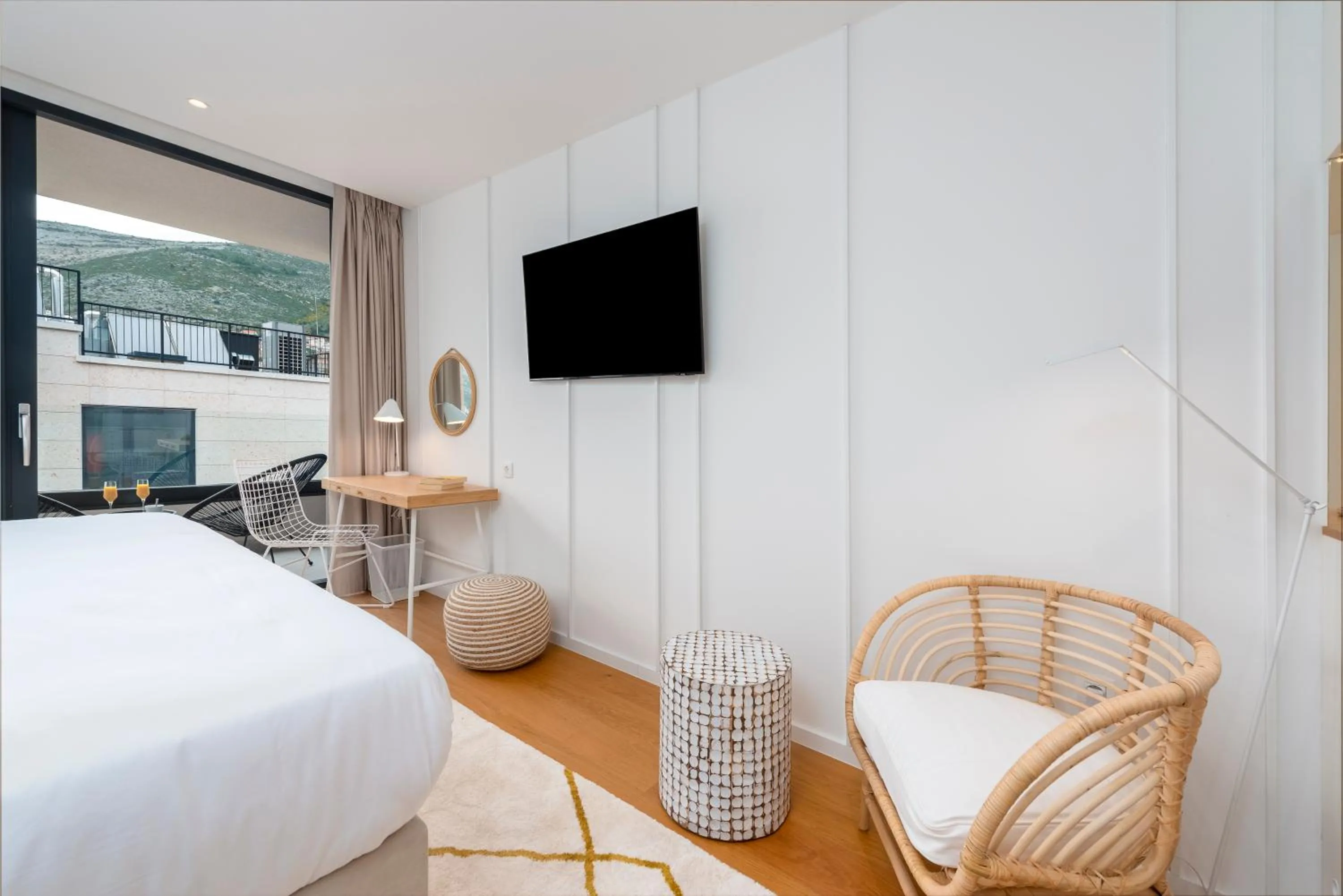 Seating area, Bed in City Residences