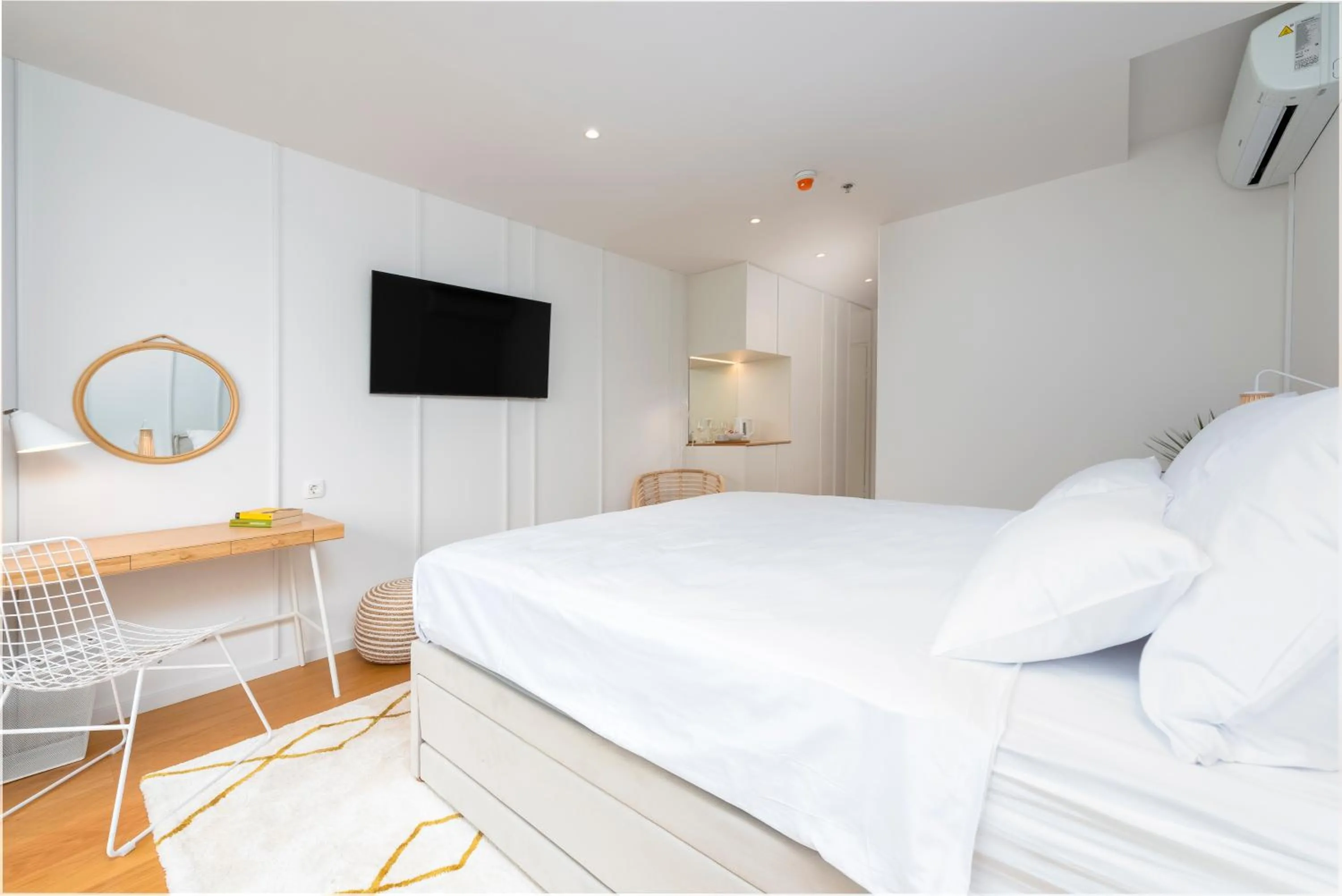 TV and multimedia, Bed in City Residences