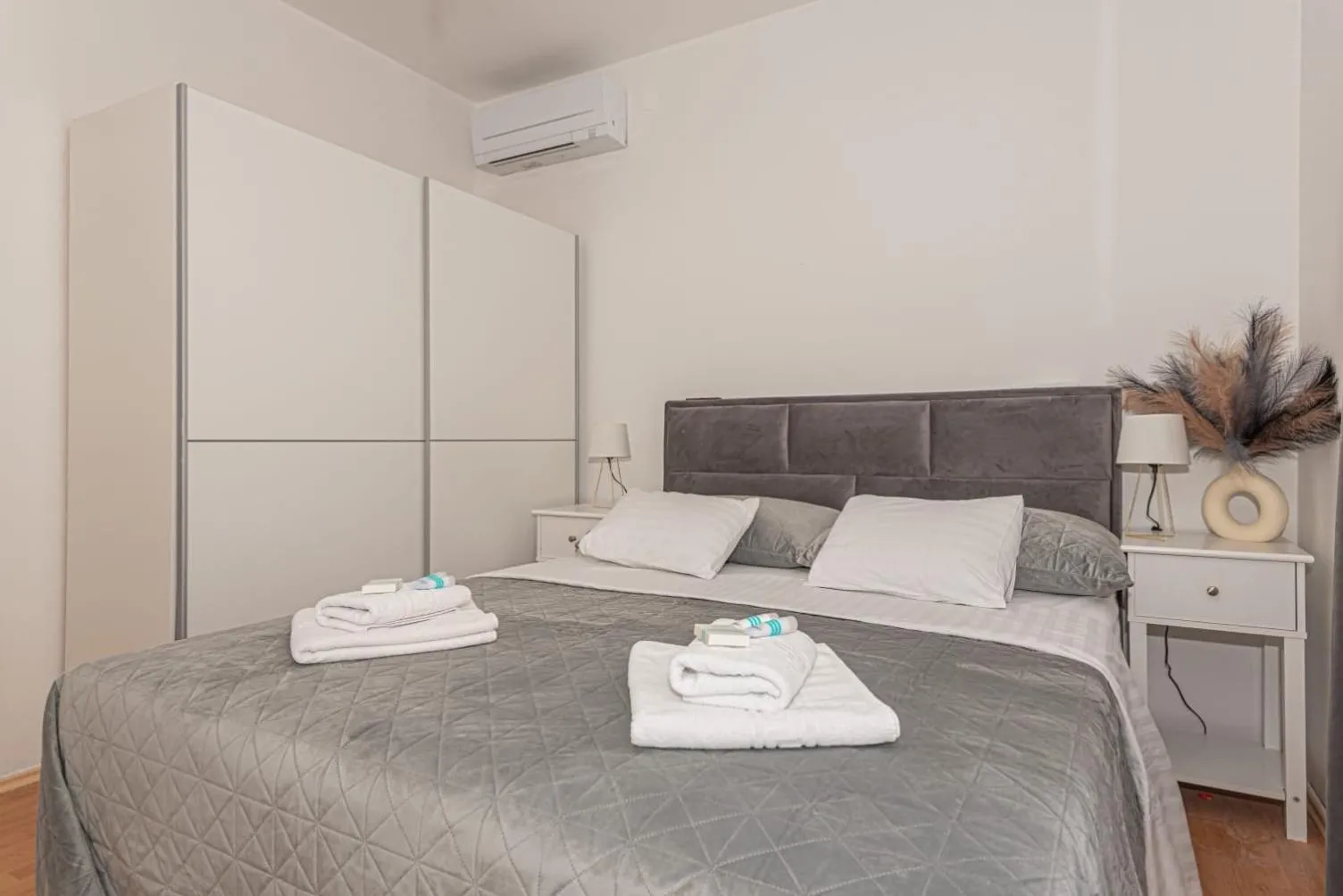 Bed in Apartment Mozart
