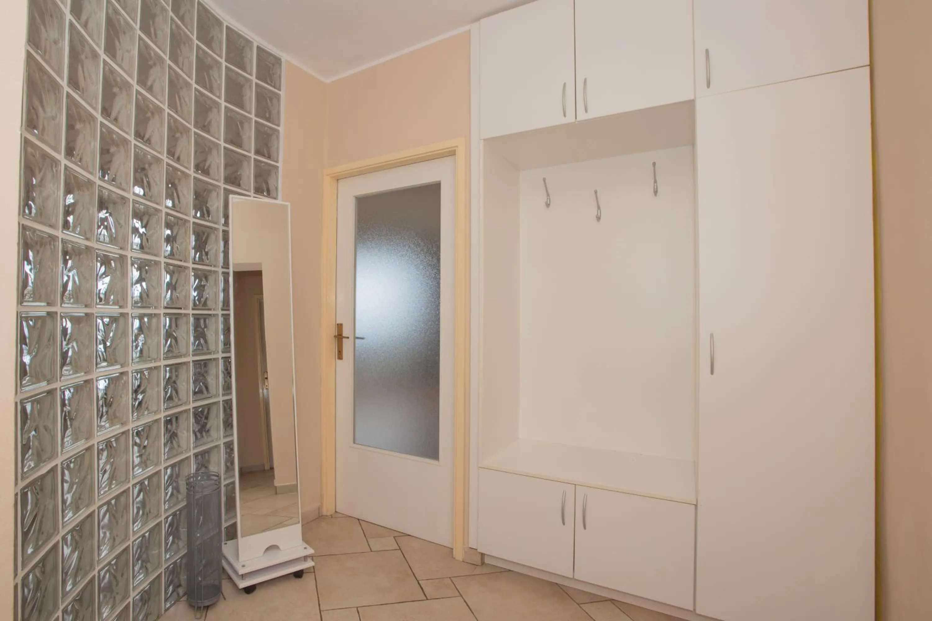wardrobe in Apartment Mozart