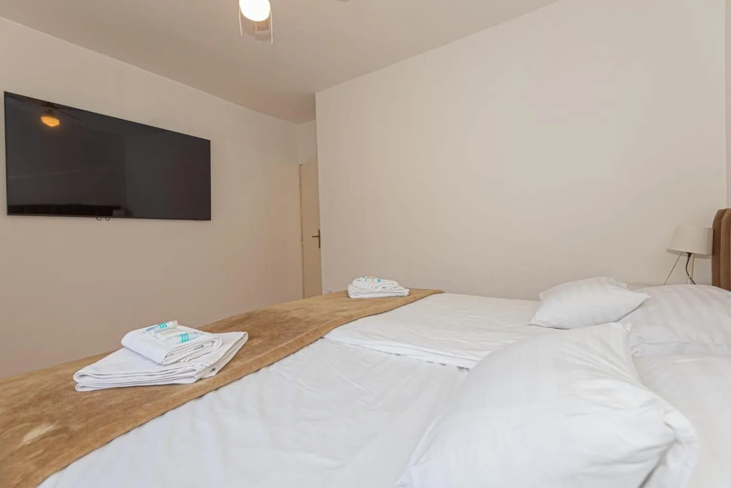 Bed in Apartment Mozart