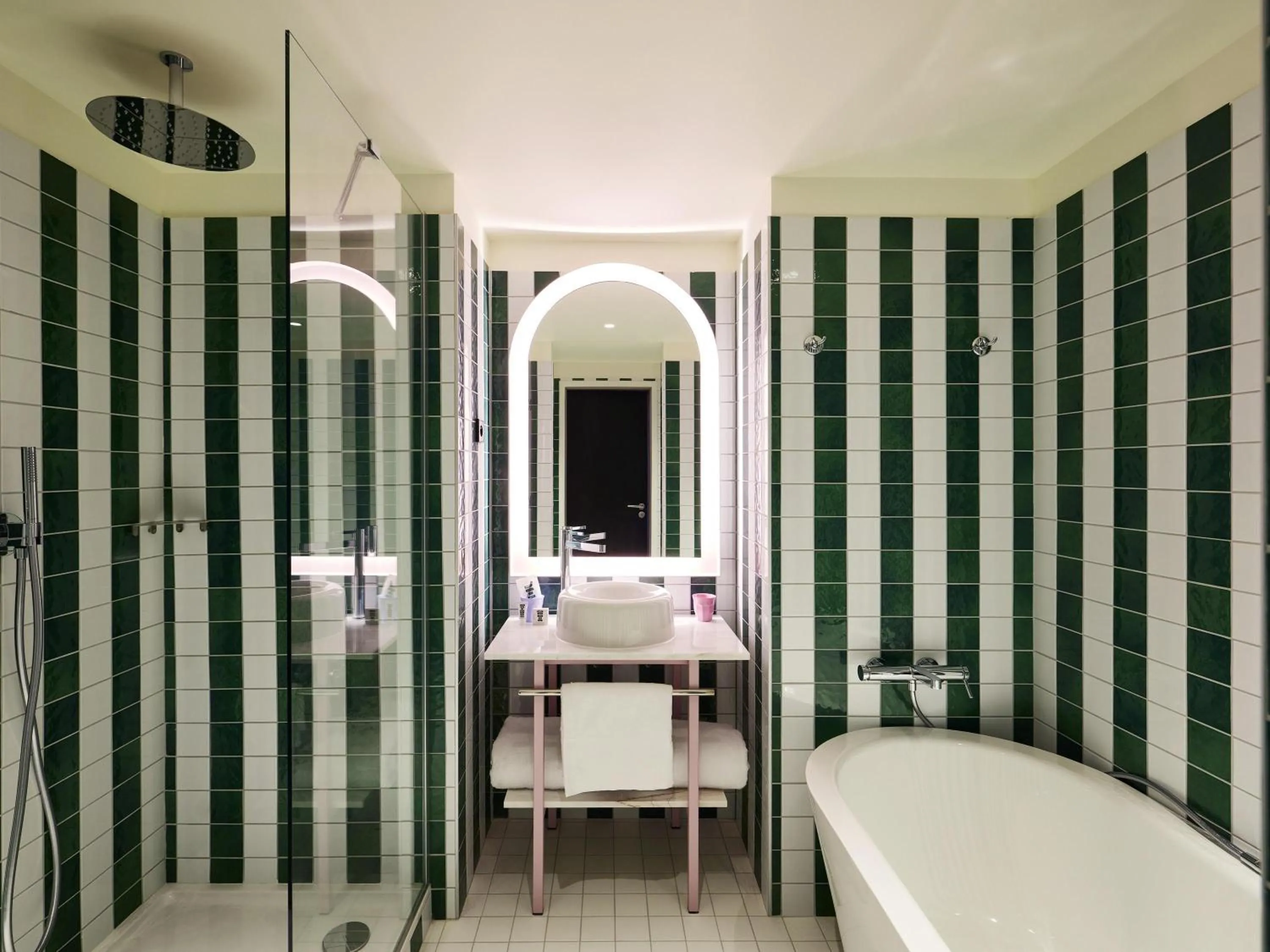 Bedroom, Bed in Mama Shelter Dijon