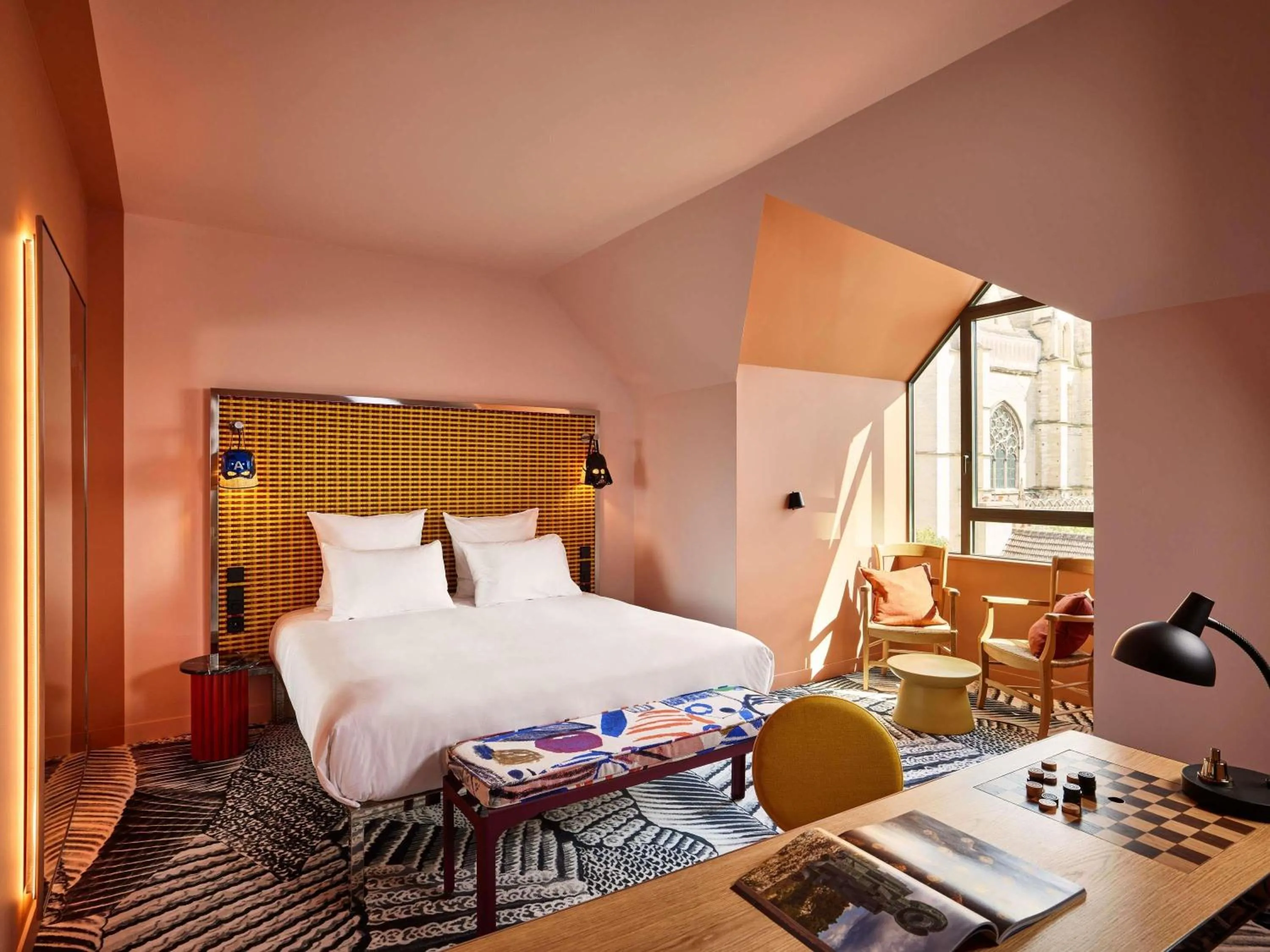 Property building, Bed in Mama Shelter Dijon