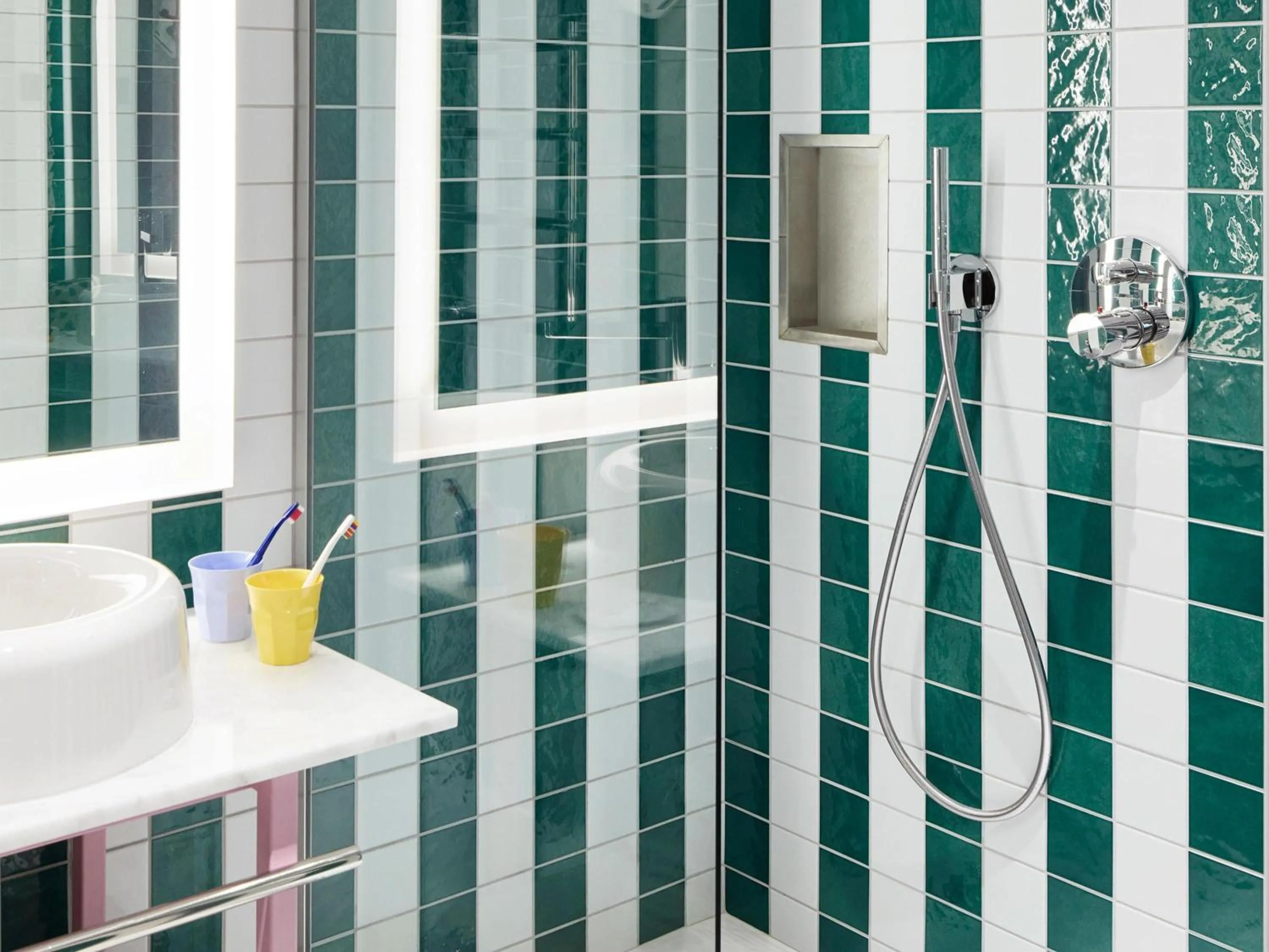 Bedroom in Mama Shelter Dijon