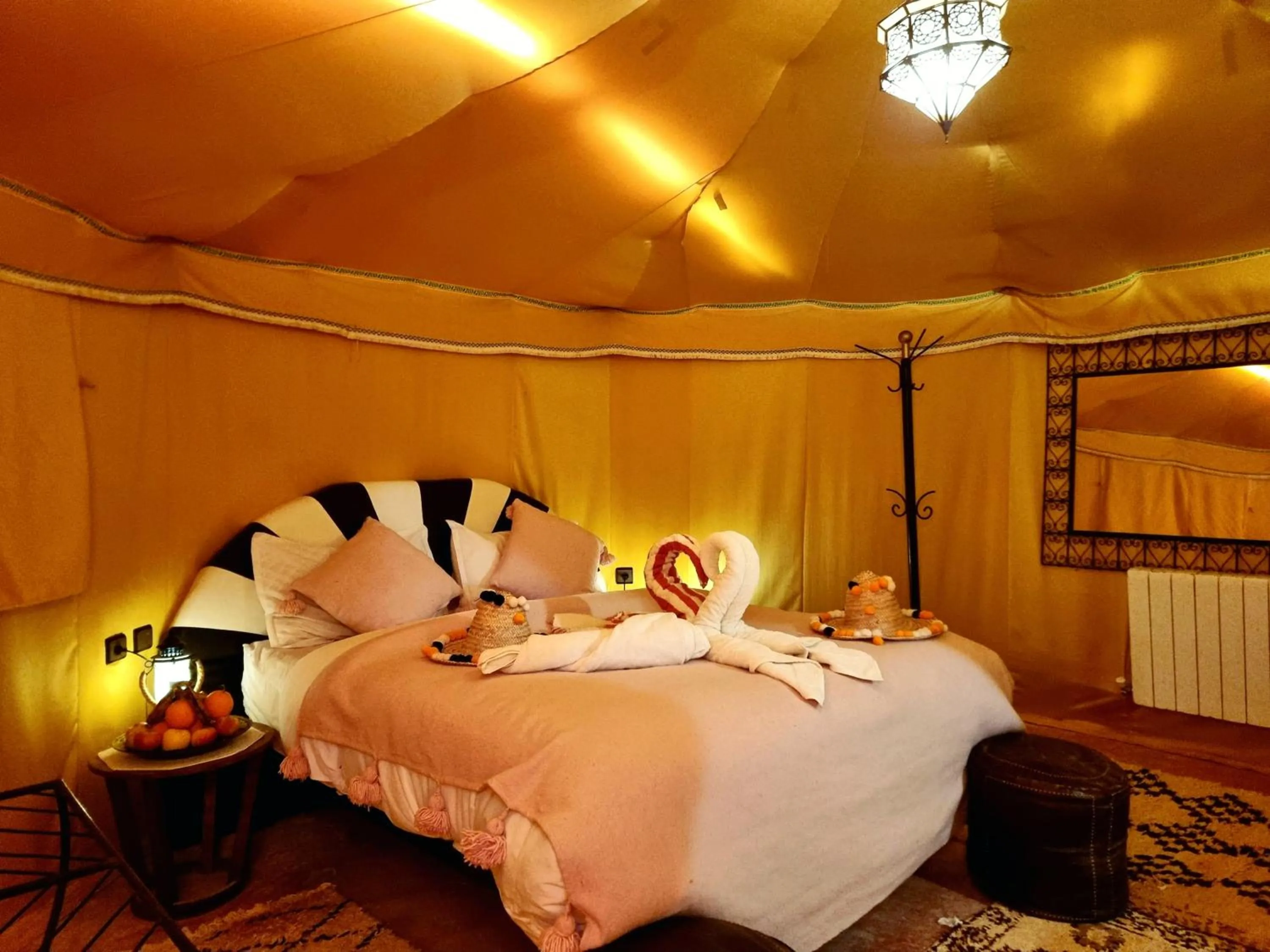 Bed in Horaz desert Camp