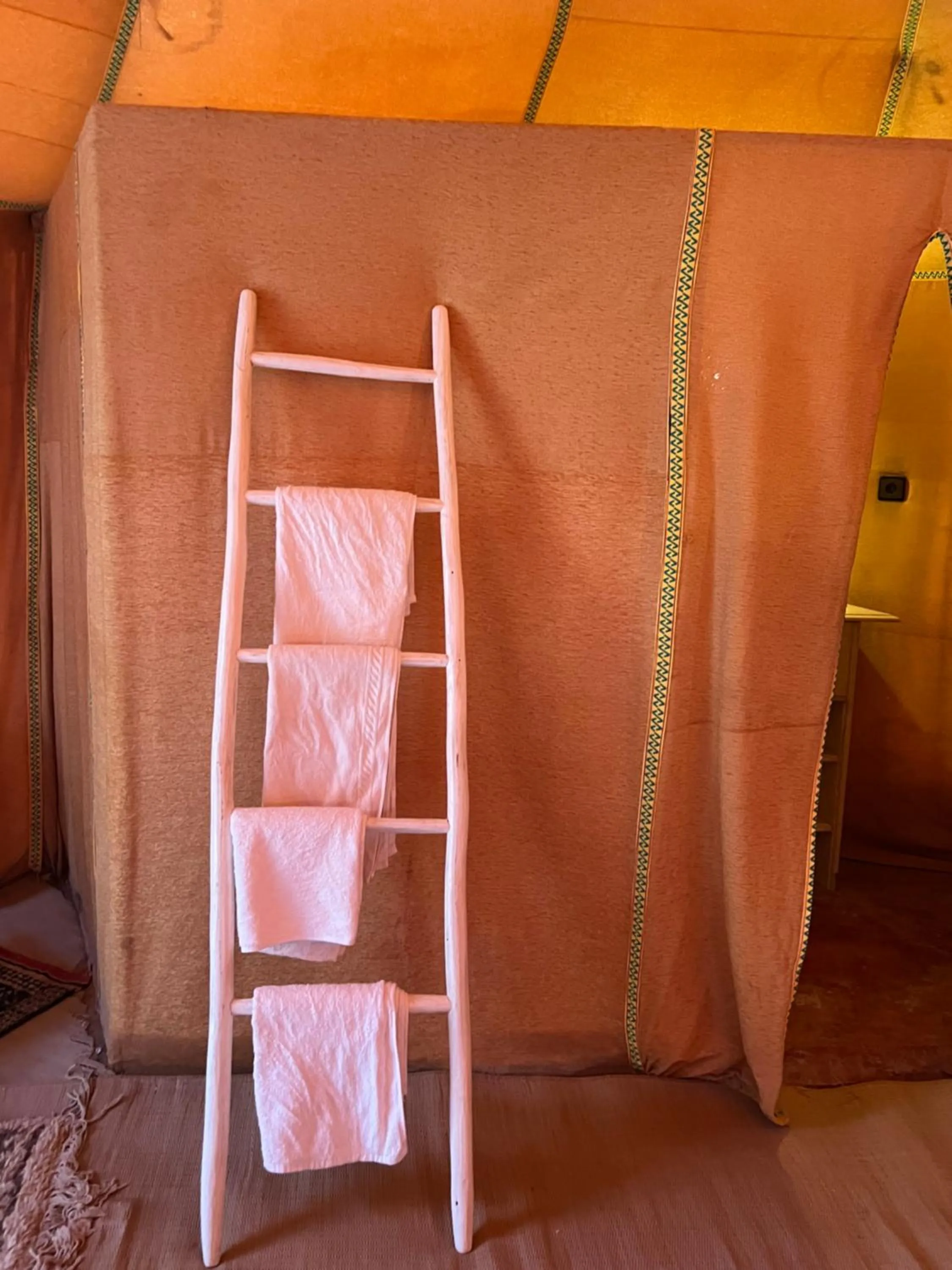 Bed in Horaz desert Camp