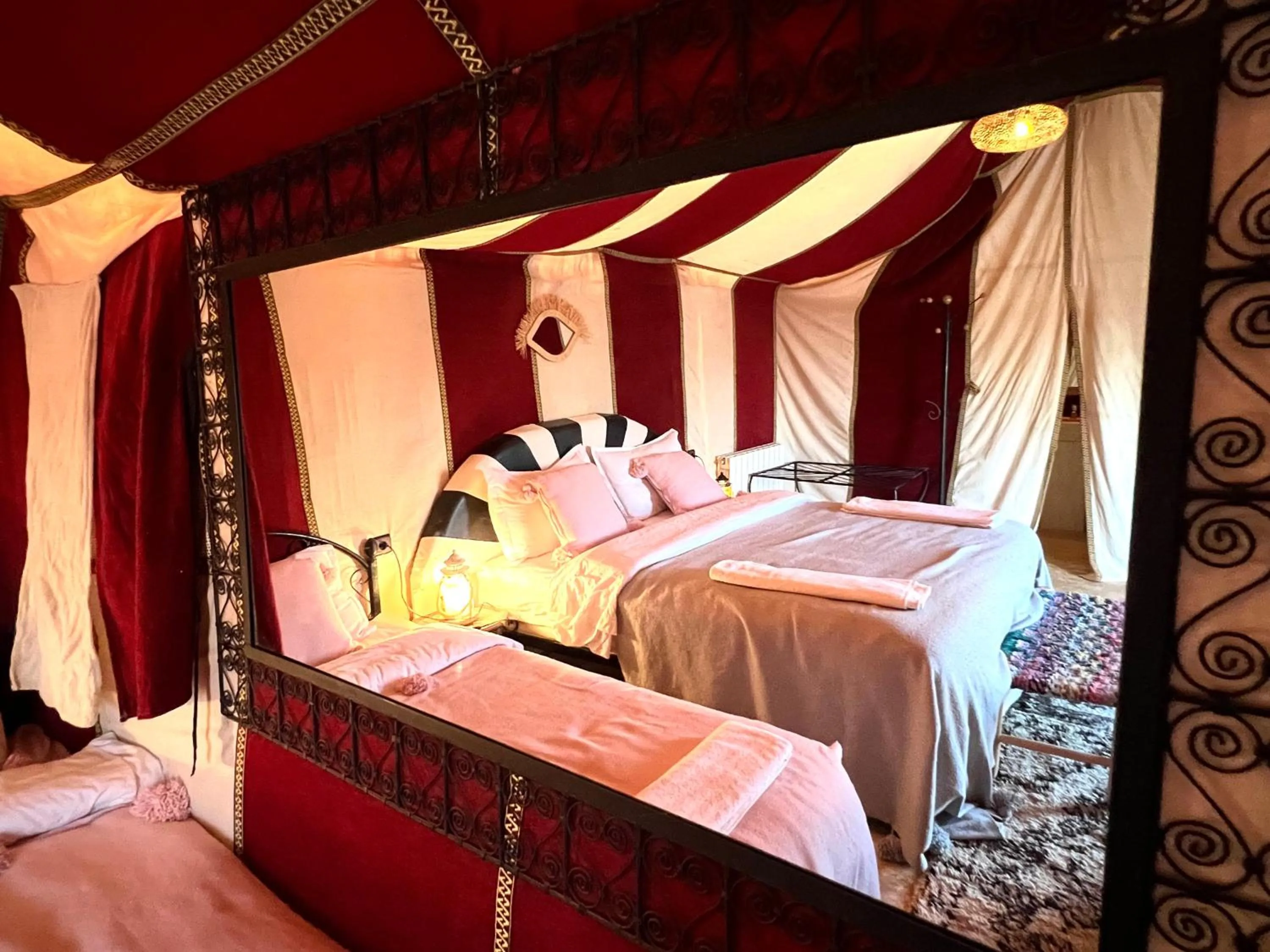 Bed in Horaz desert Camp