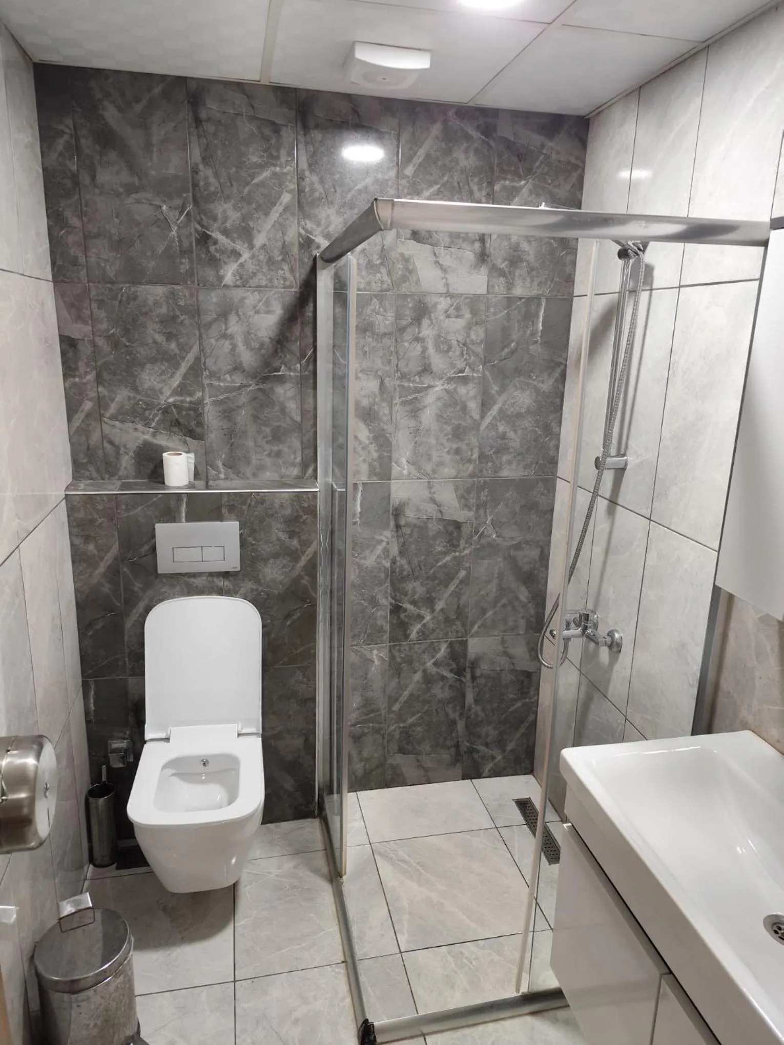 Bathroom in Waves hotel