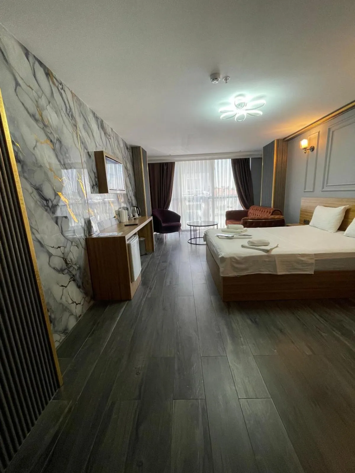 Bedroom, Bed in Waves hotel