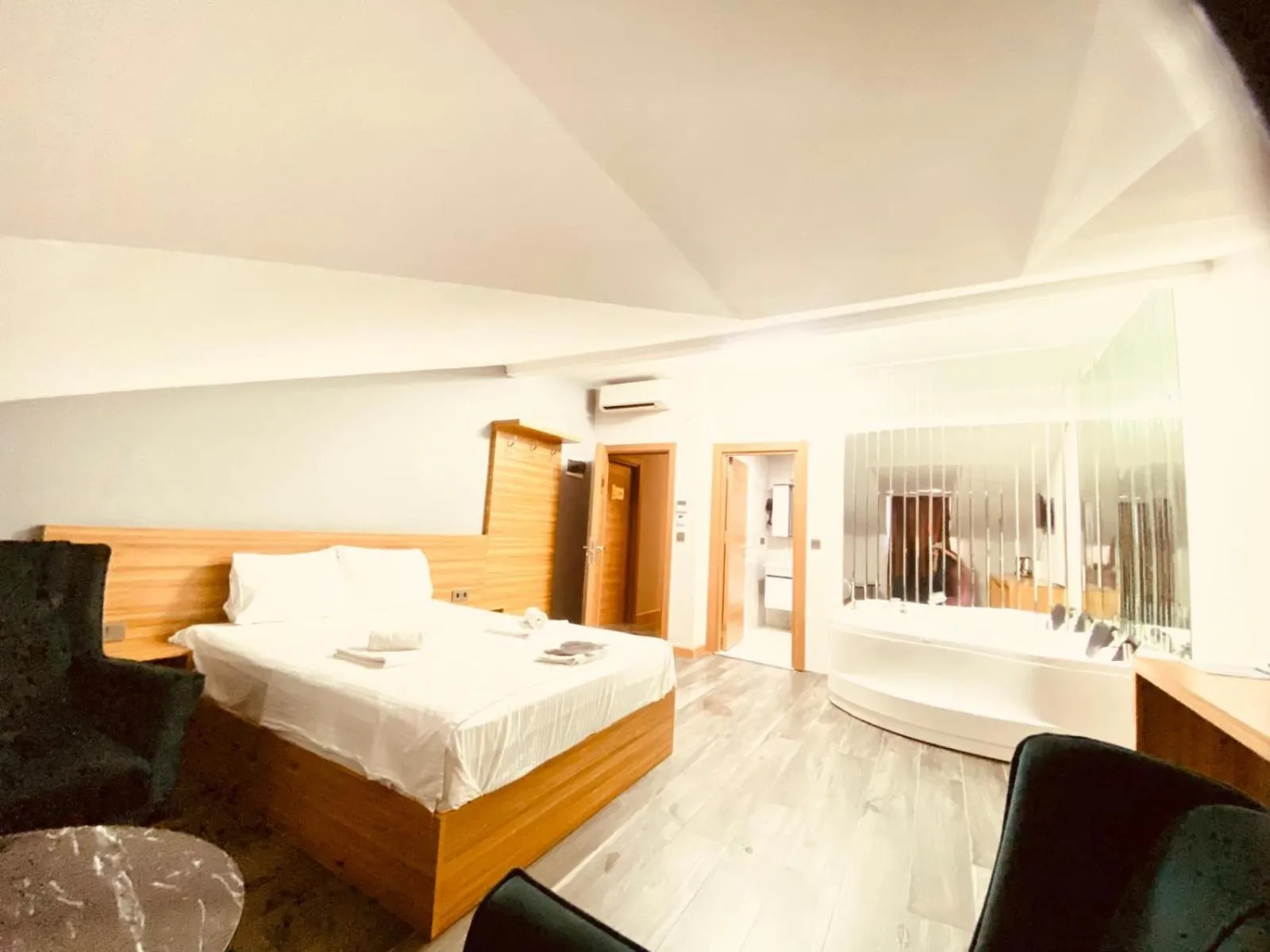 Photo of the whole room, Bed in Waves hotel