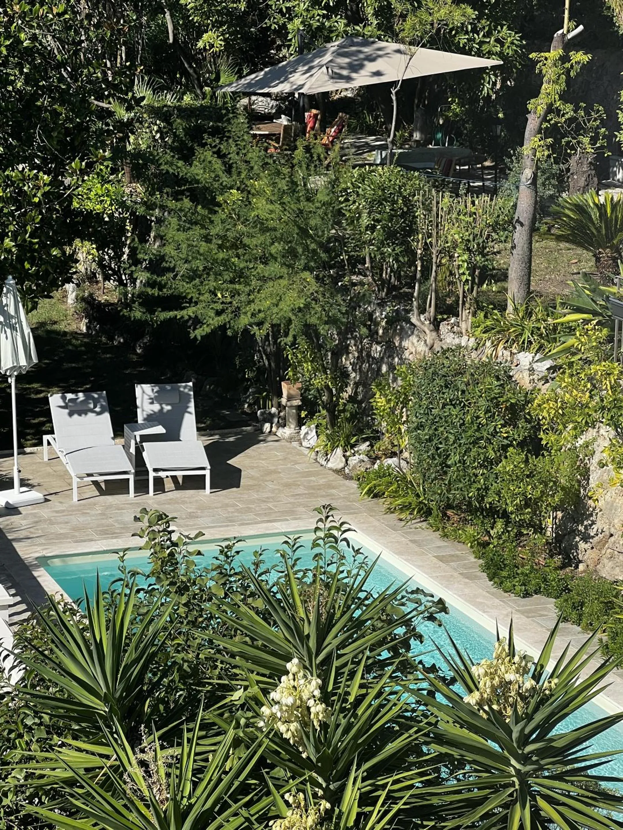 Property building in les petites terrasses