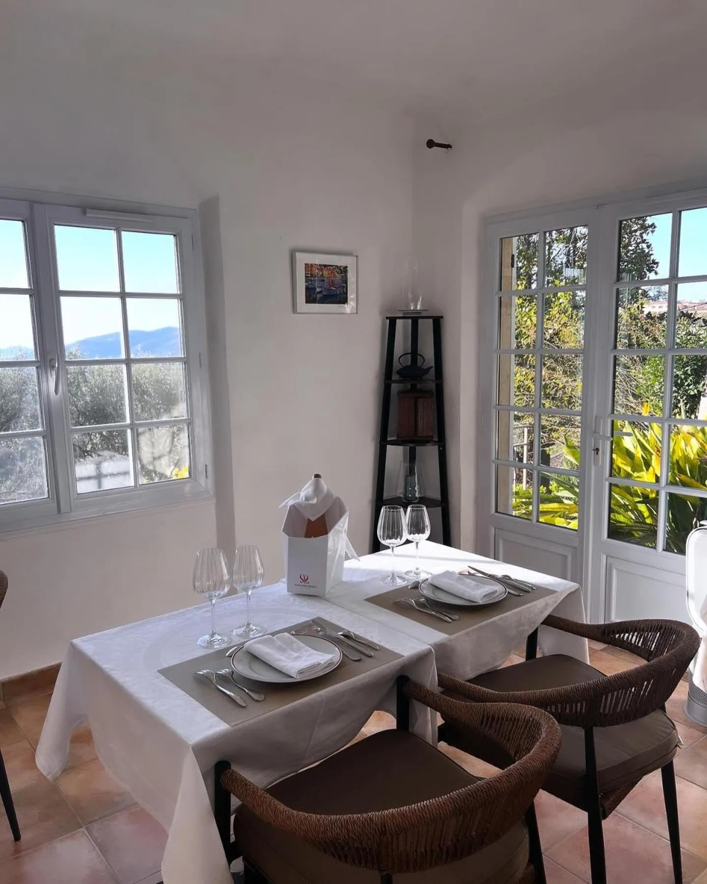 Dining area in les petites terrasses