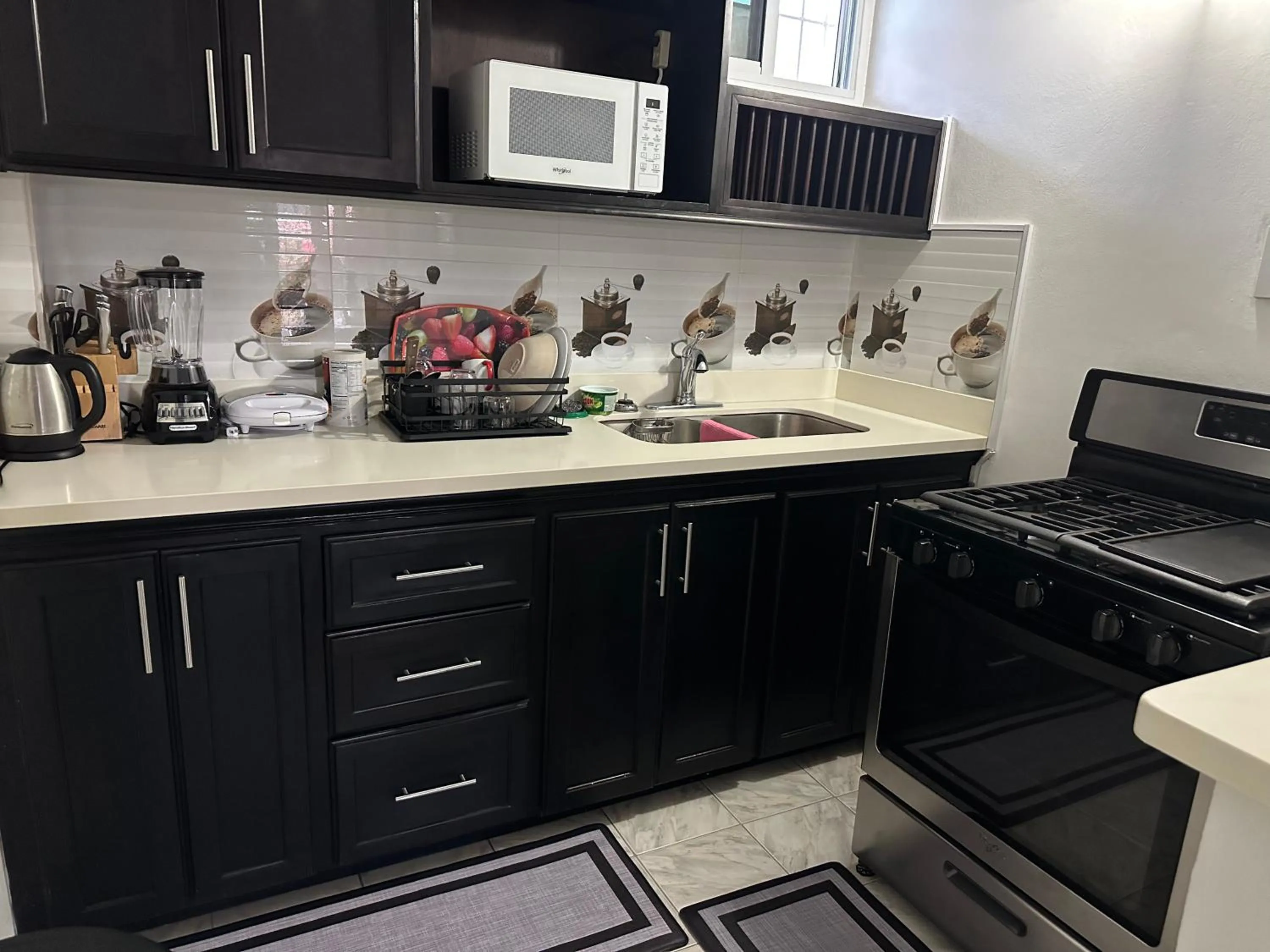 Kitchen or kitchenette in Sleeps2 - Private Pool - King Bed - AirCon