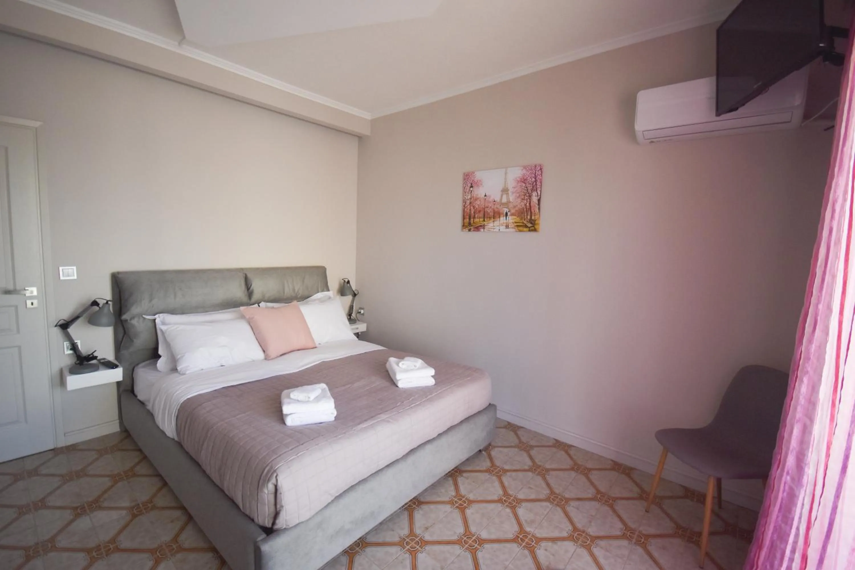 Bed in K&C Rooms- Apartments