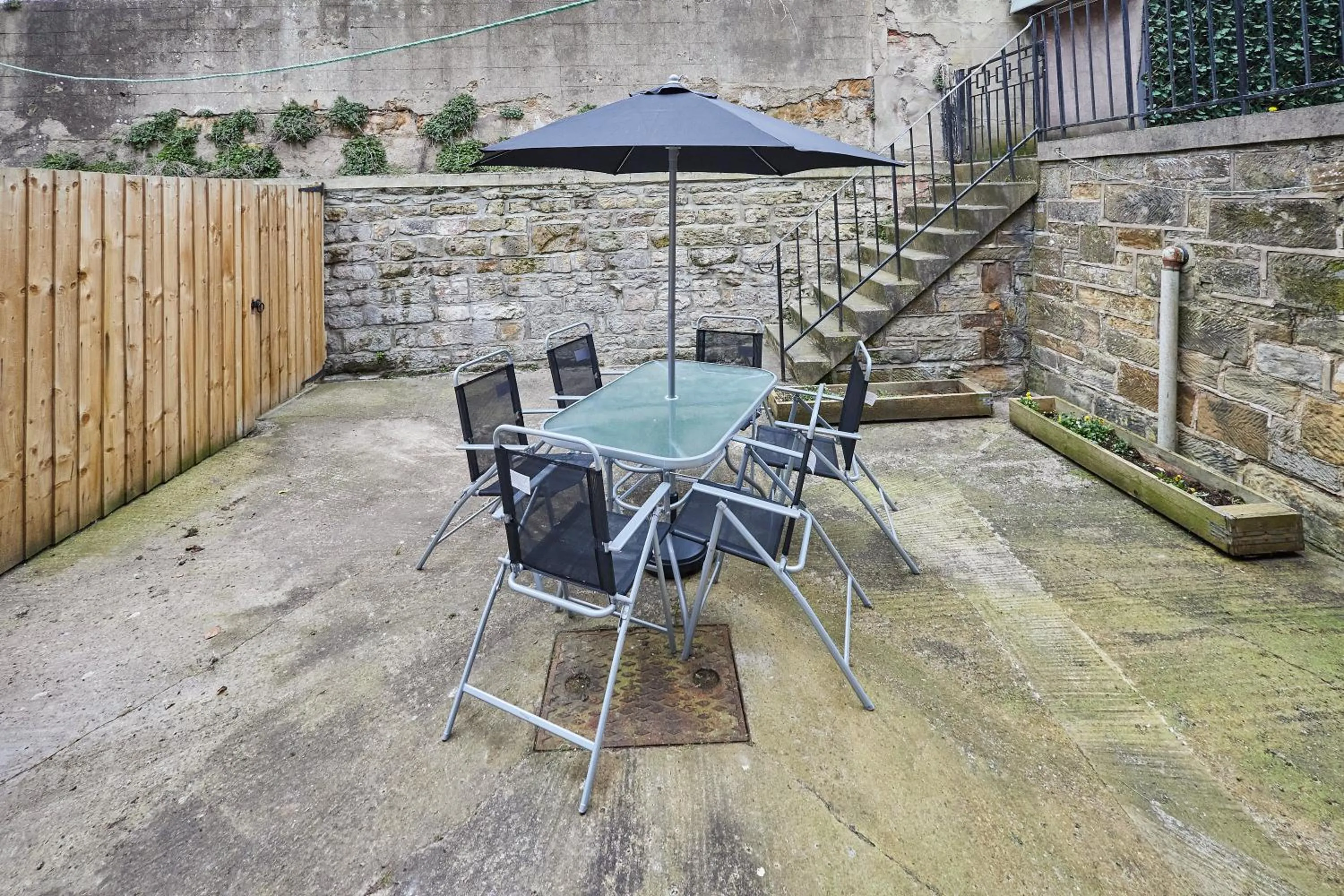 Property building in Host & Stay - Greens Yard House