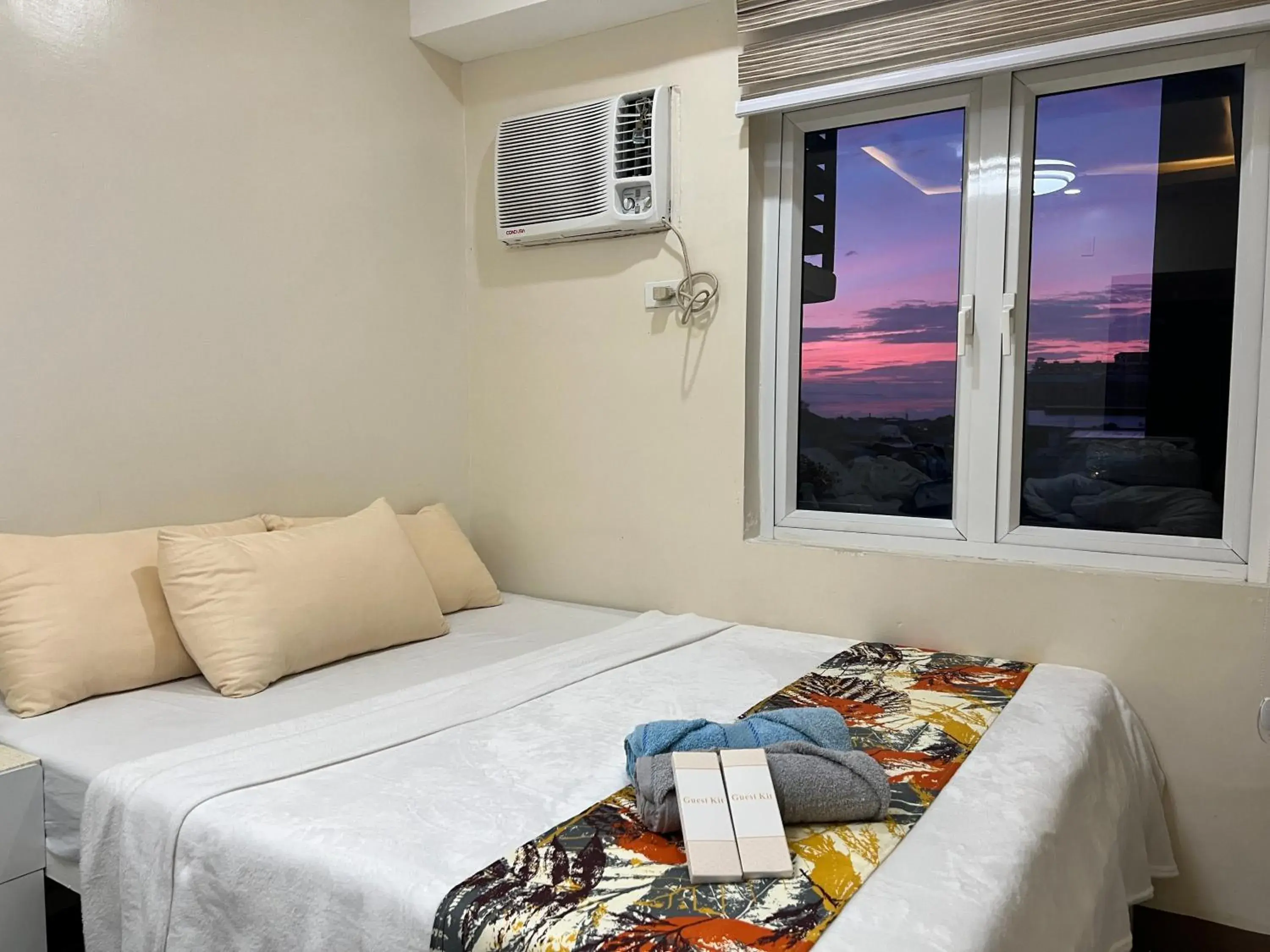 Apartment with Shower in Staycation Condotel Room To Stay Apartment with Shower in Staycation Condotel Room To Stay