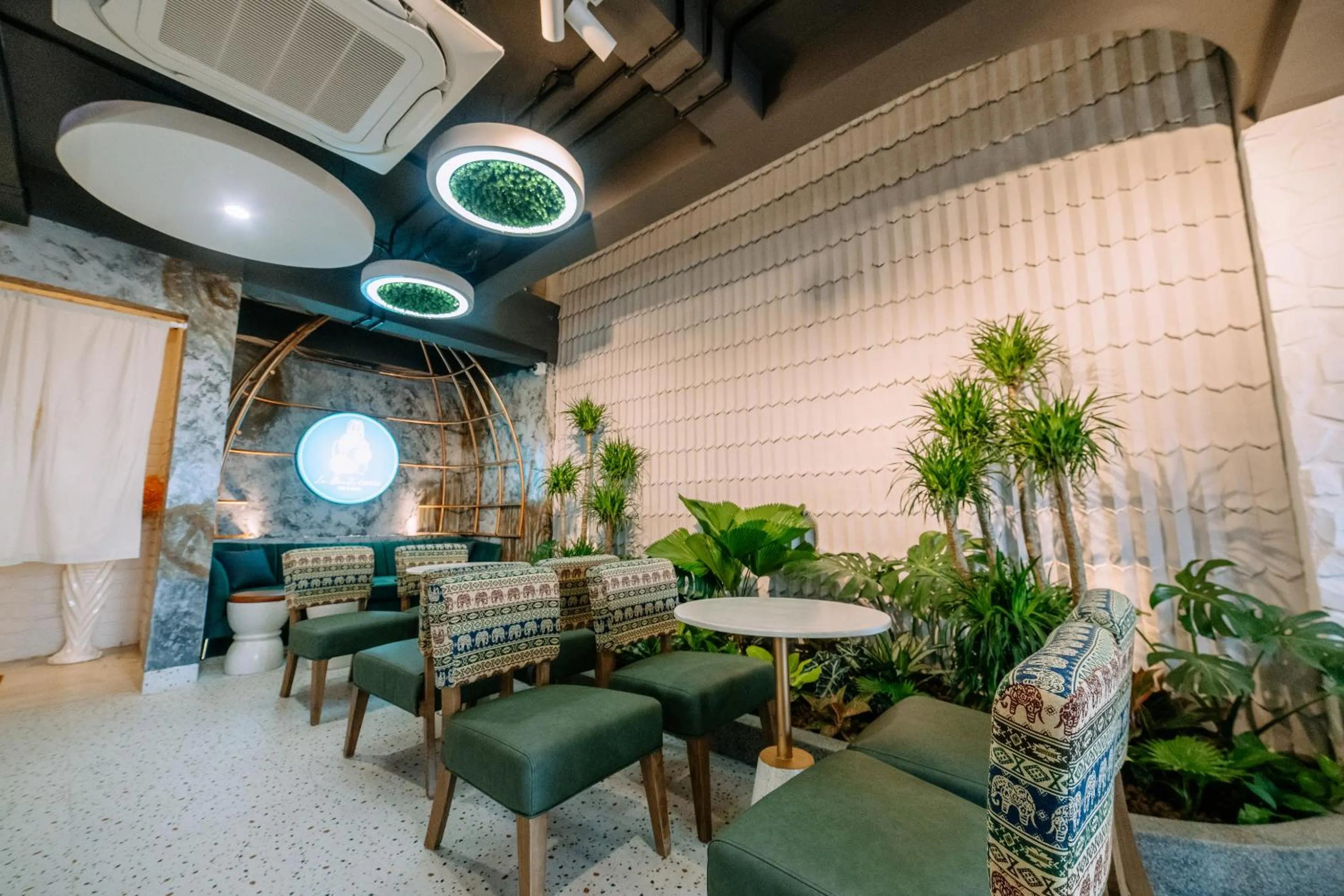 Lounge or bar in La Beaute Hotel - Quy Nhơn