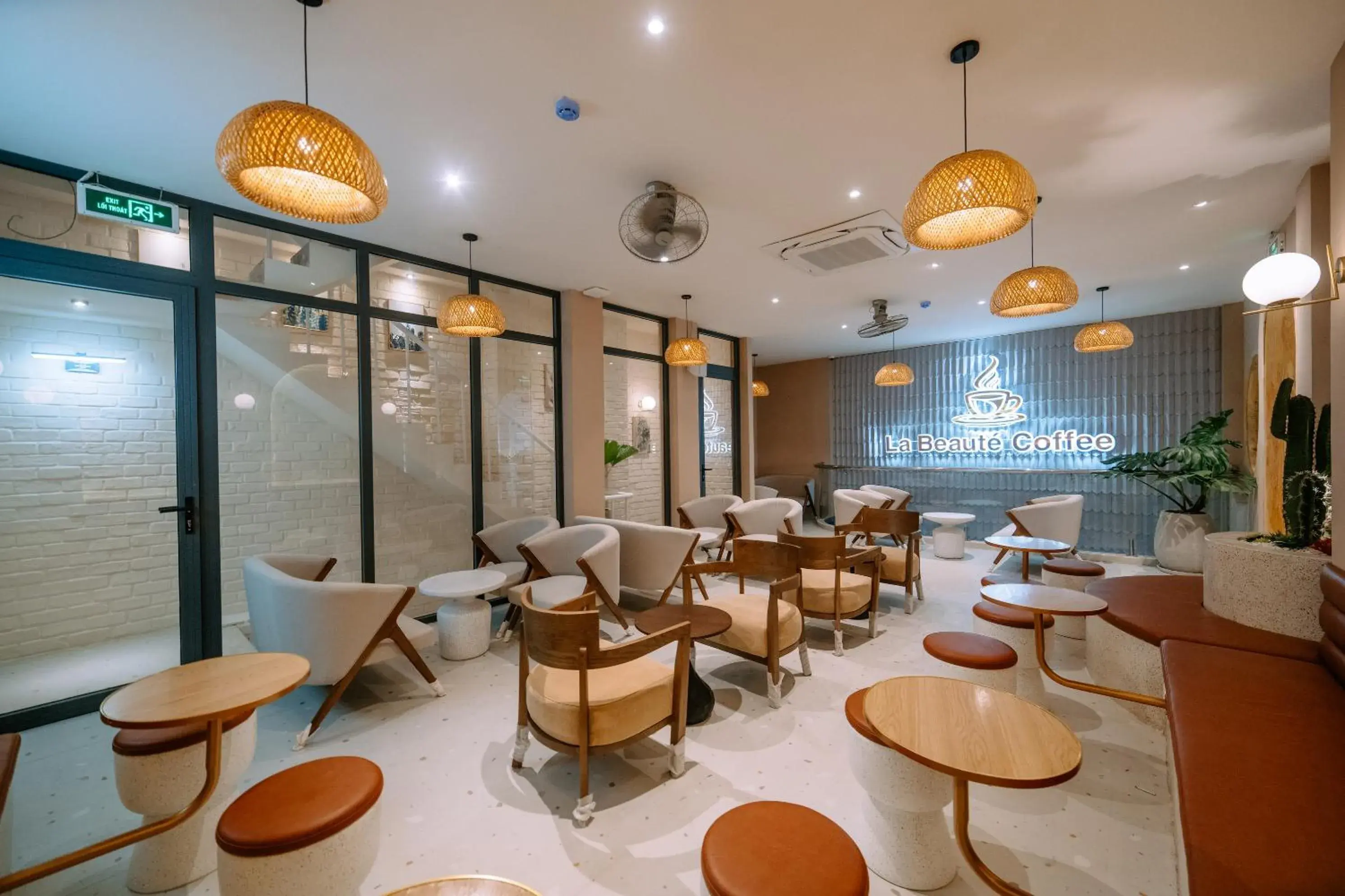 Lounge or bar in La Beaute Hotel - Quy Nhơn Lounge or bar in La Beaute Hotel - Quy Nhơn