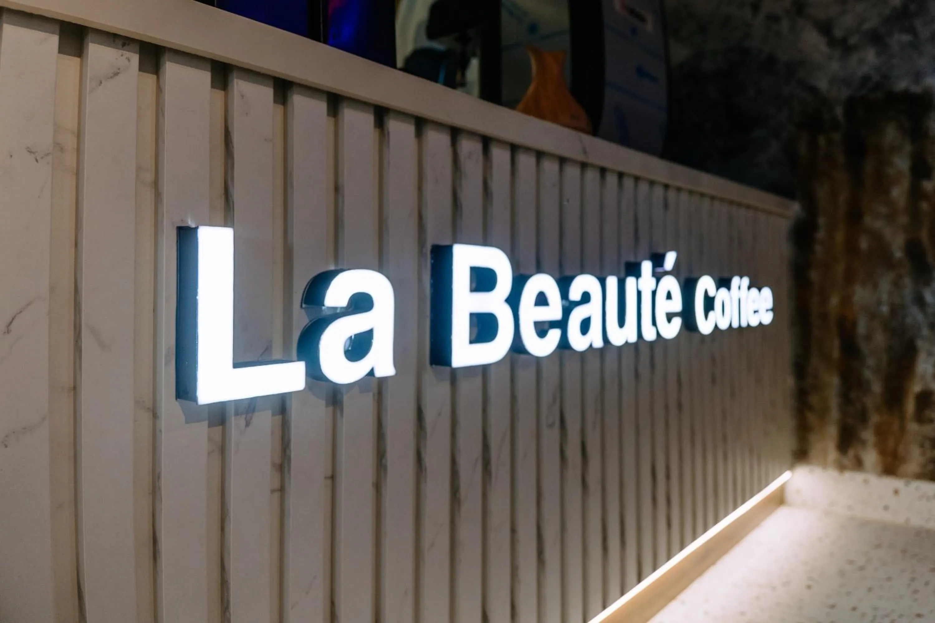 Lounge or bar in La Beaute Hotel - Quy Nhơn