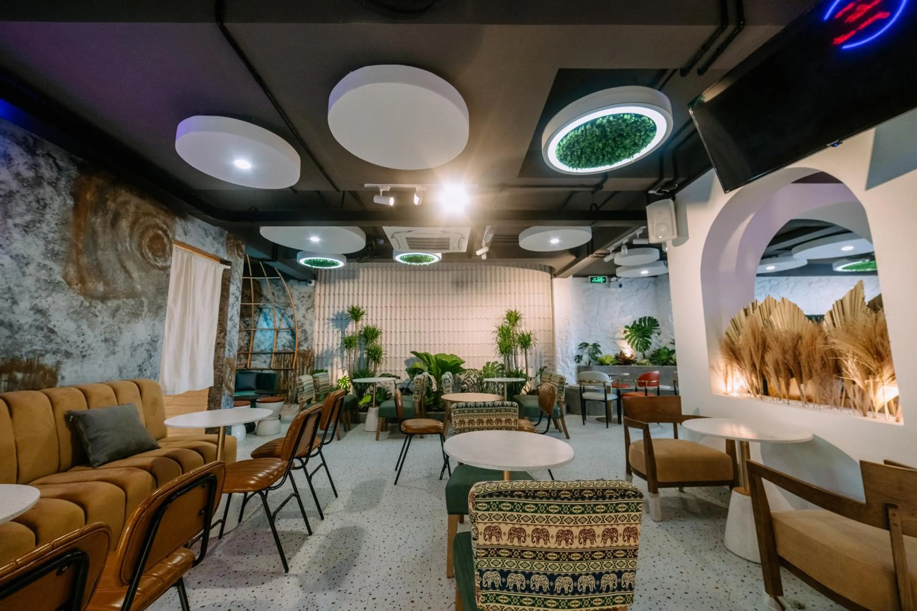 Lounge or bar in La Beaute Hotel - Quy Nhơn