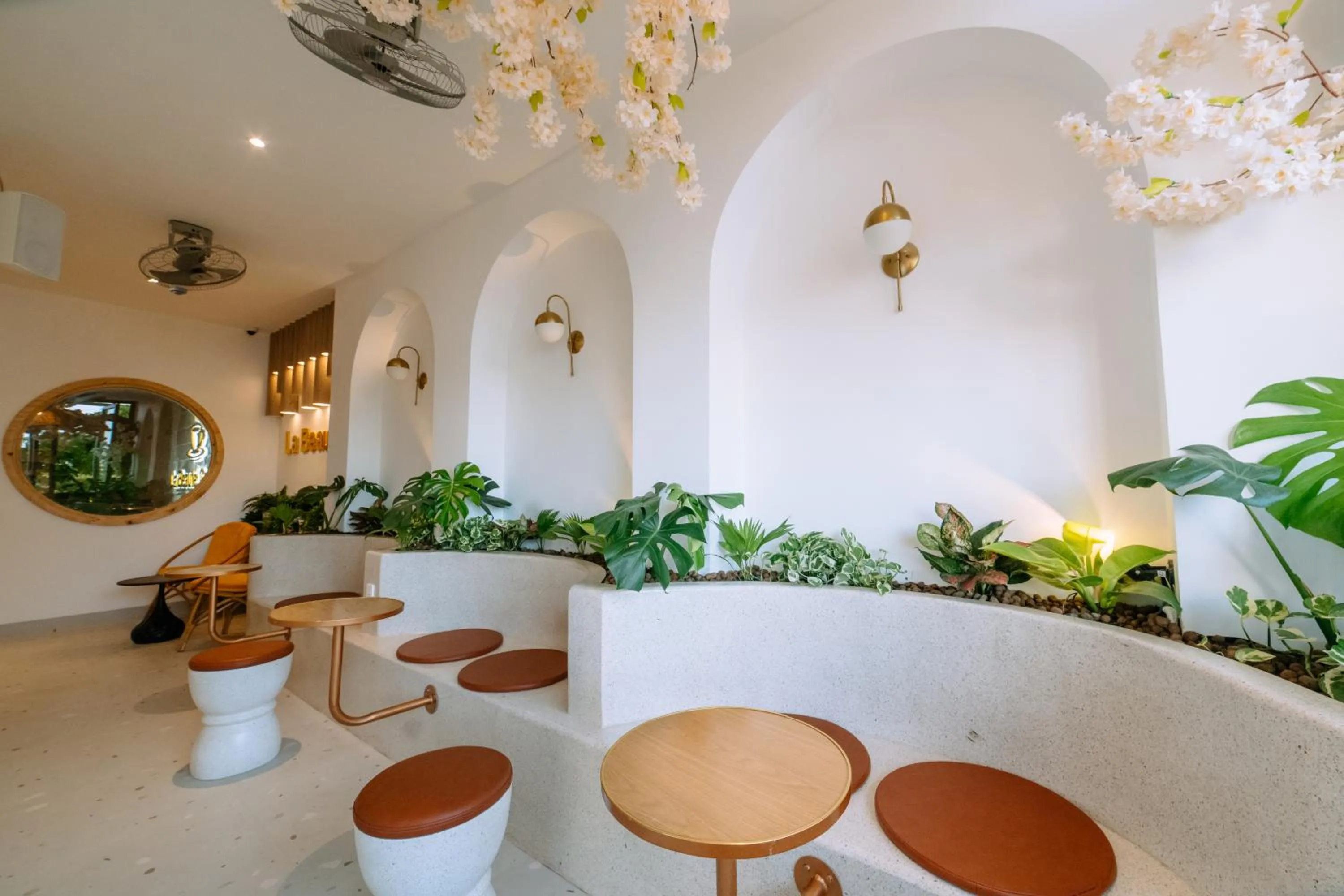 Lounge or bar in La Beaute Hotel - Quy Nhơn