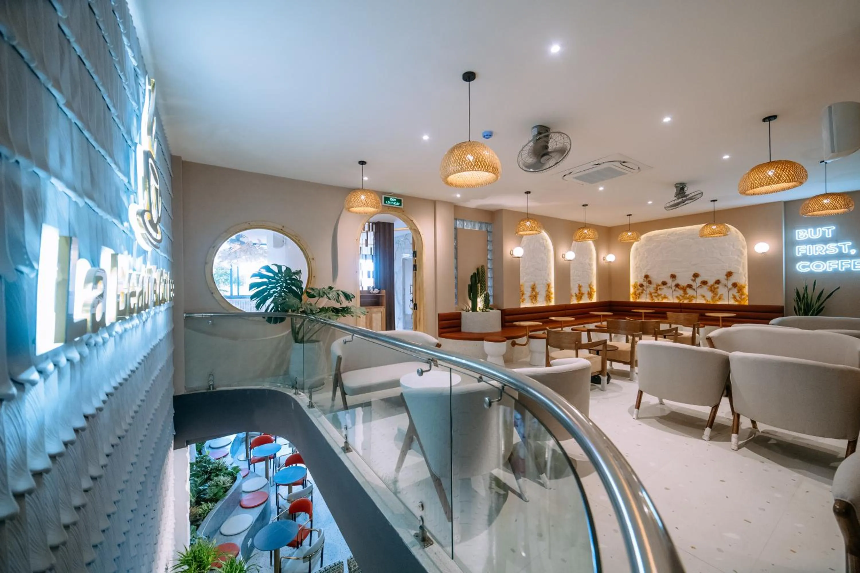 Lounge or bar in La Beaute Hotel - Quy Nhơn