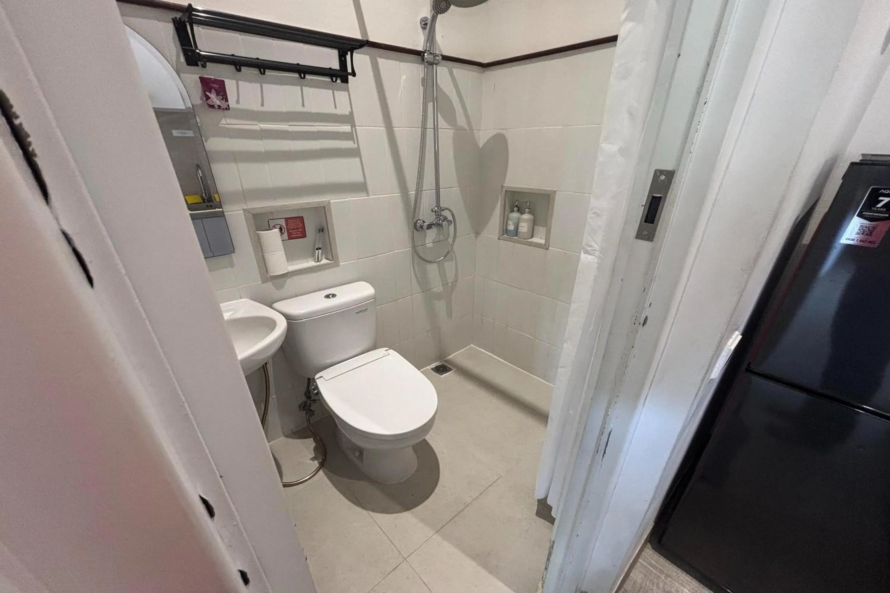 Bathroom in Kemari Studio