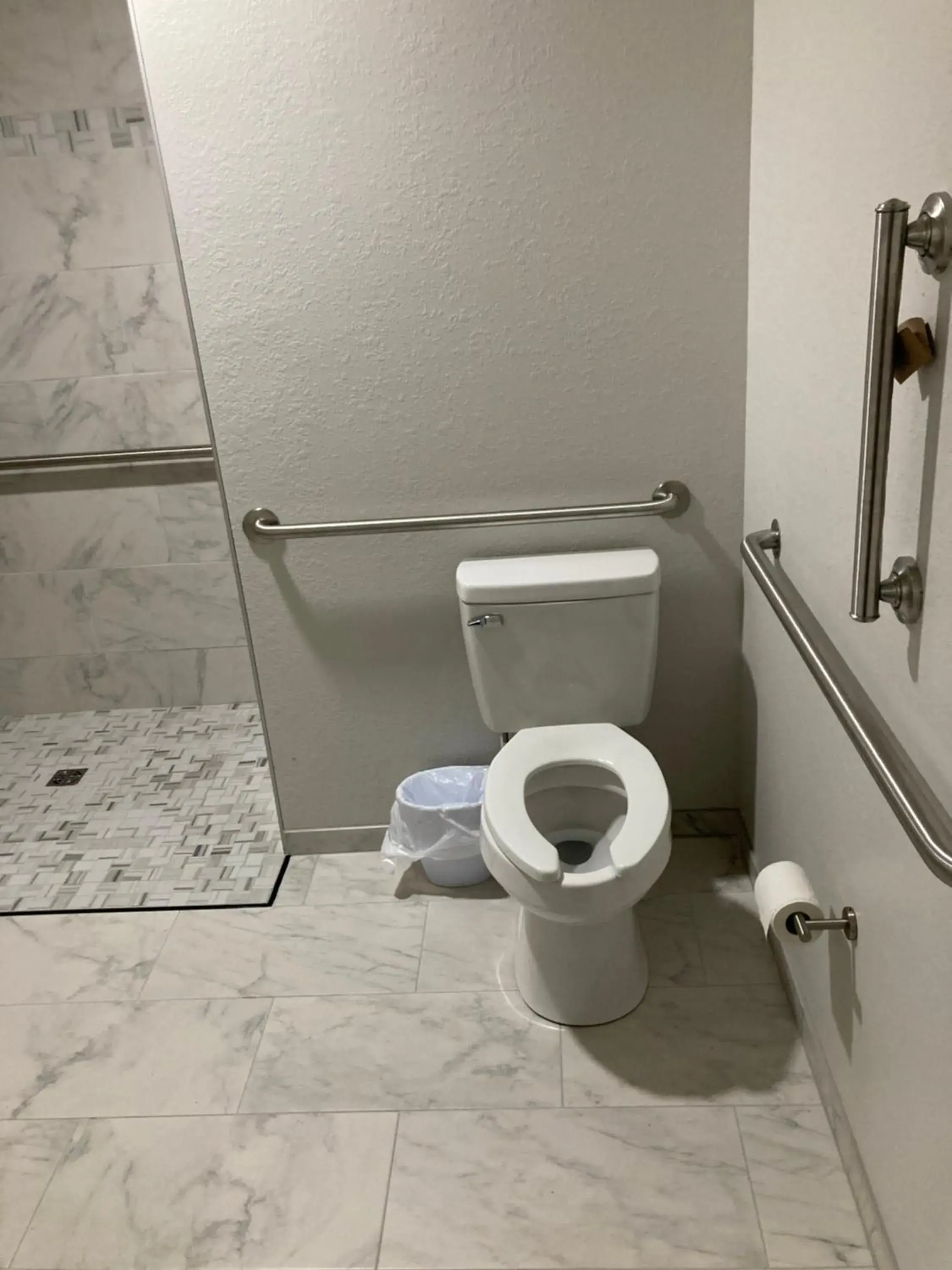 King Room with Roll-In Shower - Disability Access in Elker Inn & Suites King Room with Roll-In Shower - Disability Access in Elker Inn & Suites