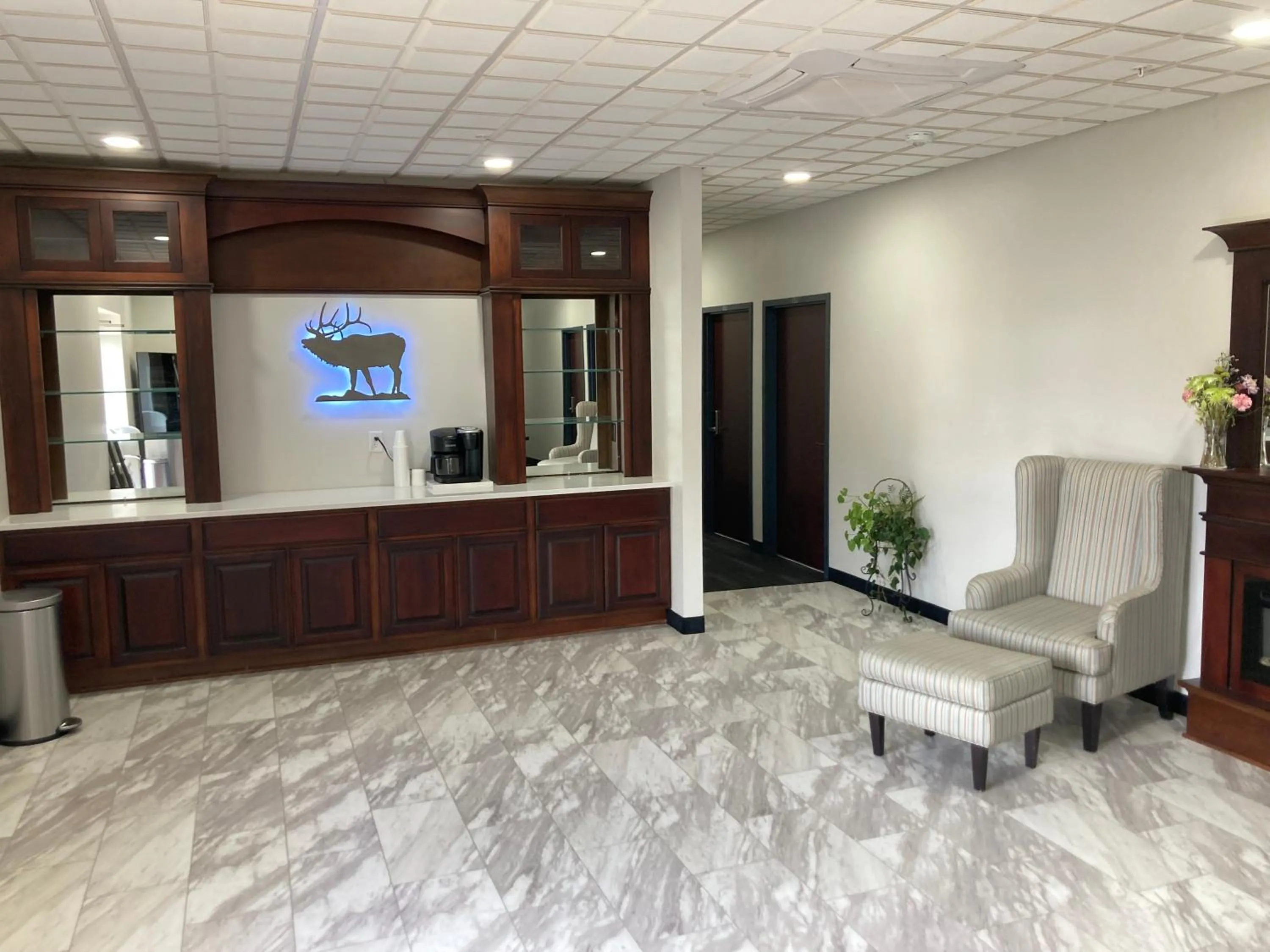 Lobby or reception in Elker Inn & Suites