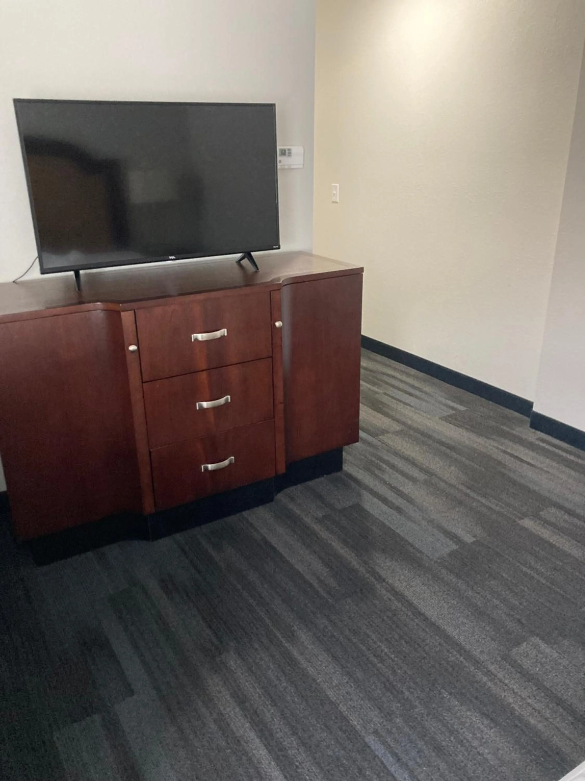 Bedroom in Elker Inn & Suites