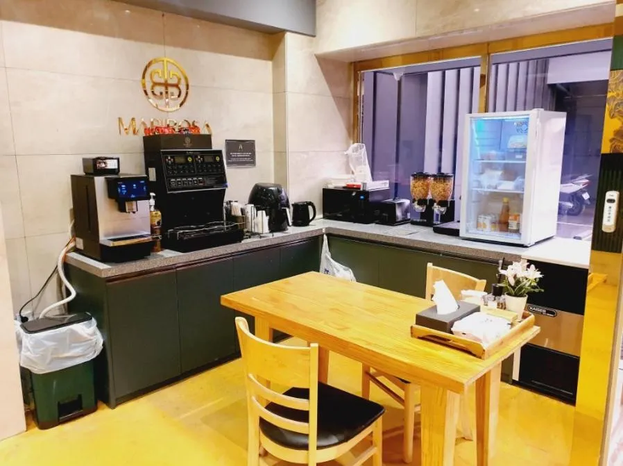 Restaurant/places to eat in Mariposa Hotel Songtan