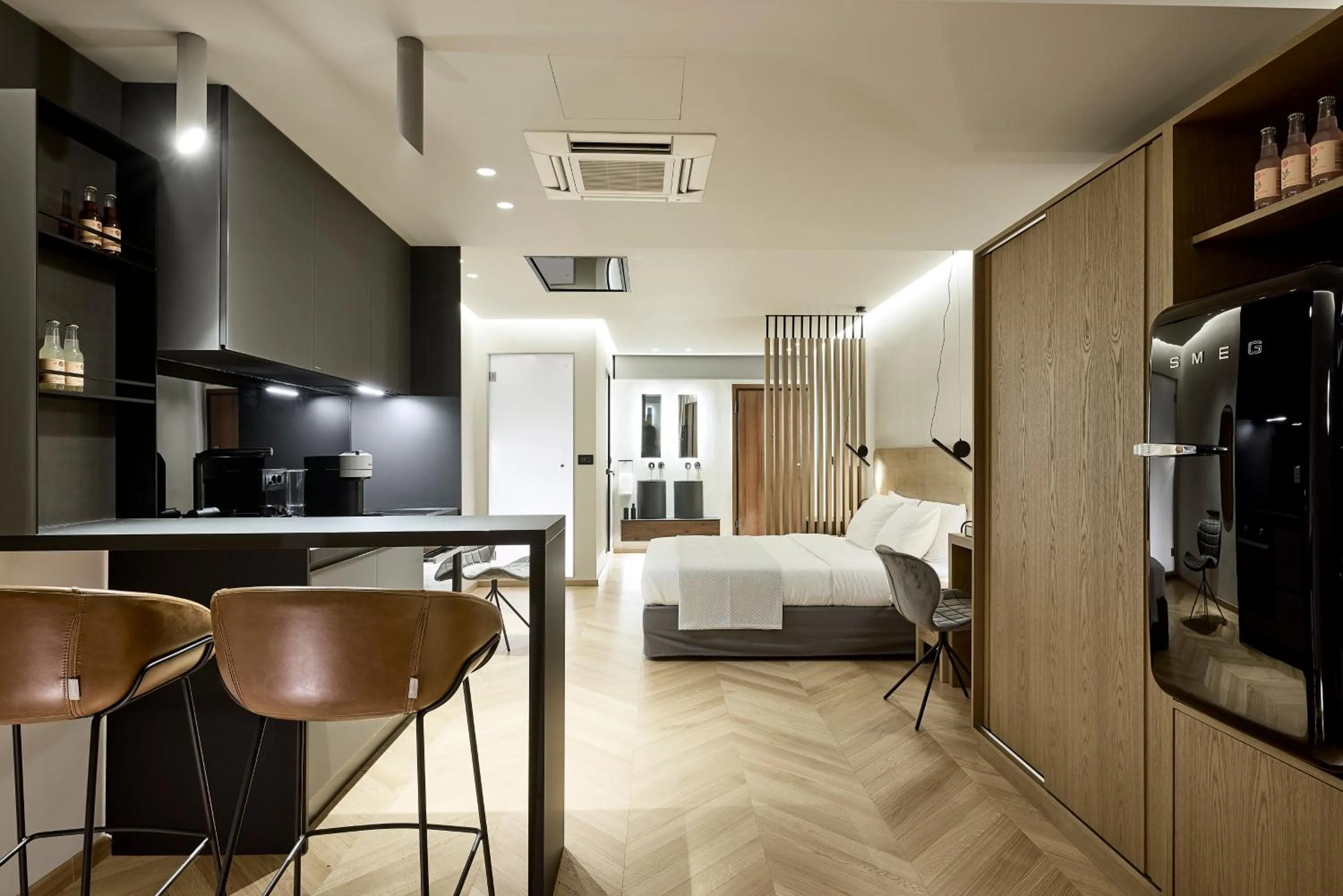 Bed in Cama Luxury Suites Kavouri