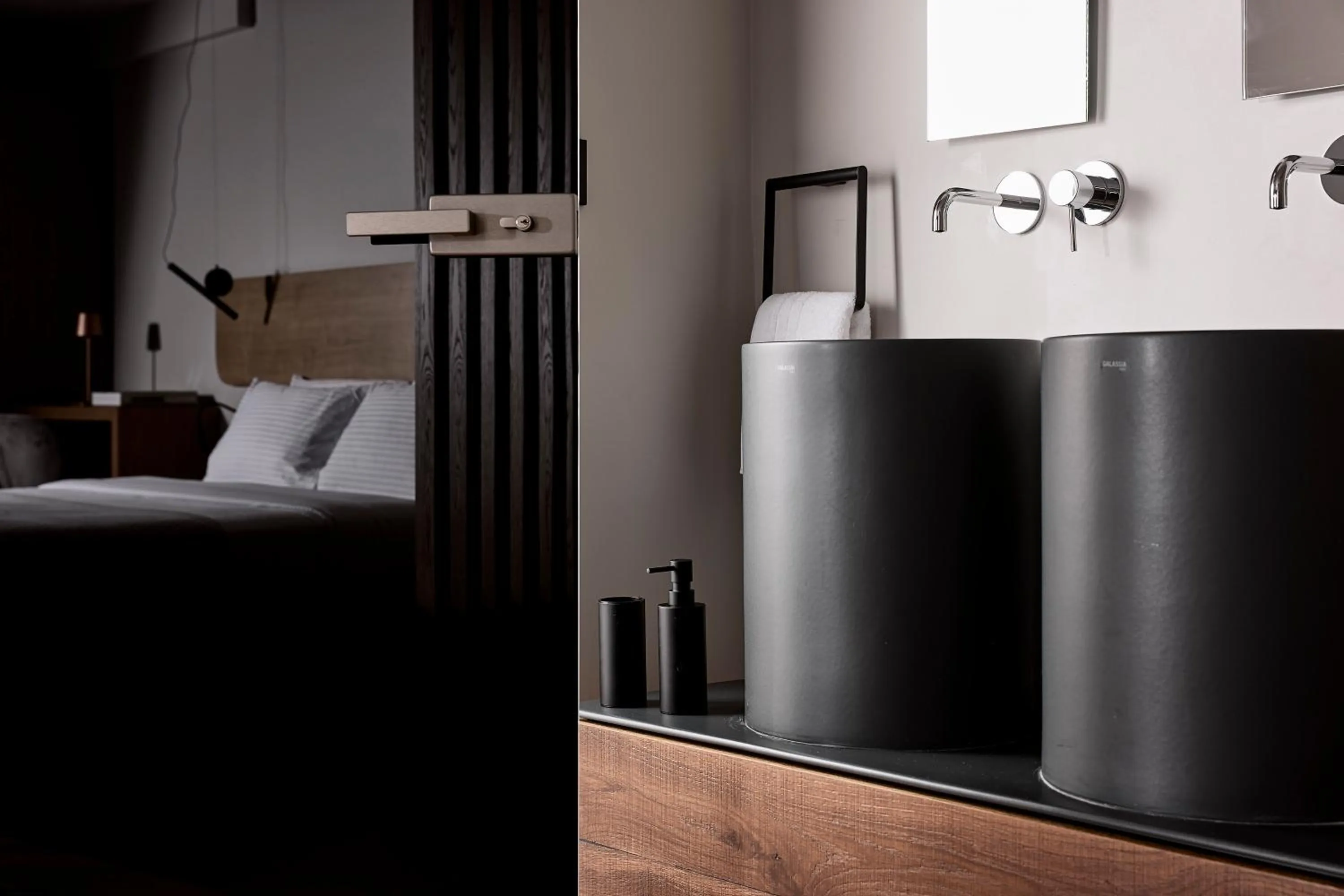 Photo of the whole room, Bed in Cama Luxury Suites Kavouri