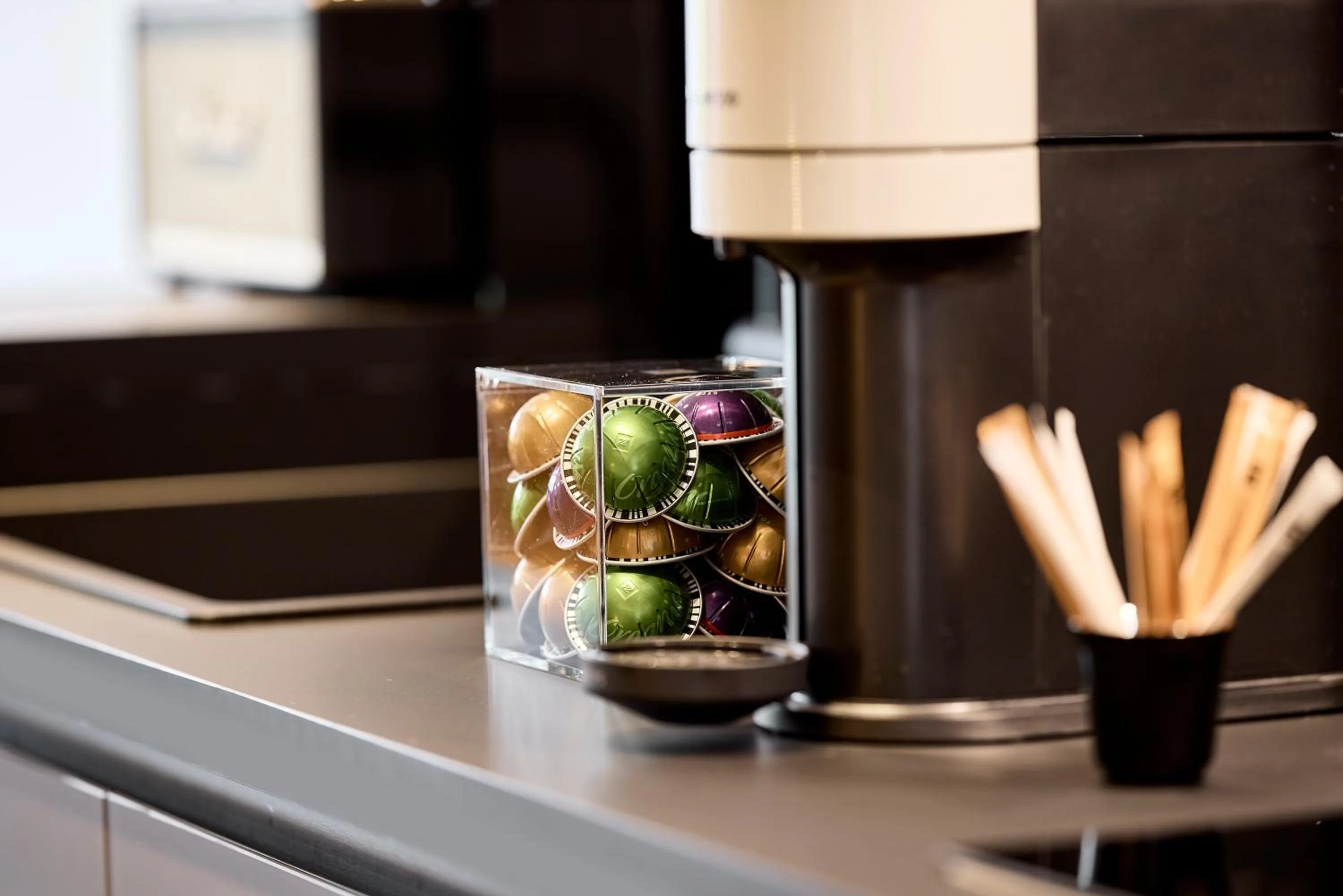 Coffee/tea facilities in Cama Luxury Suites Kavouri