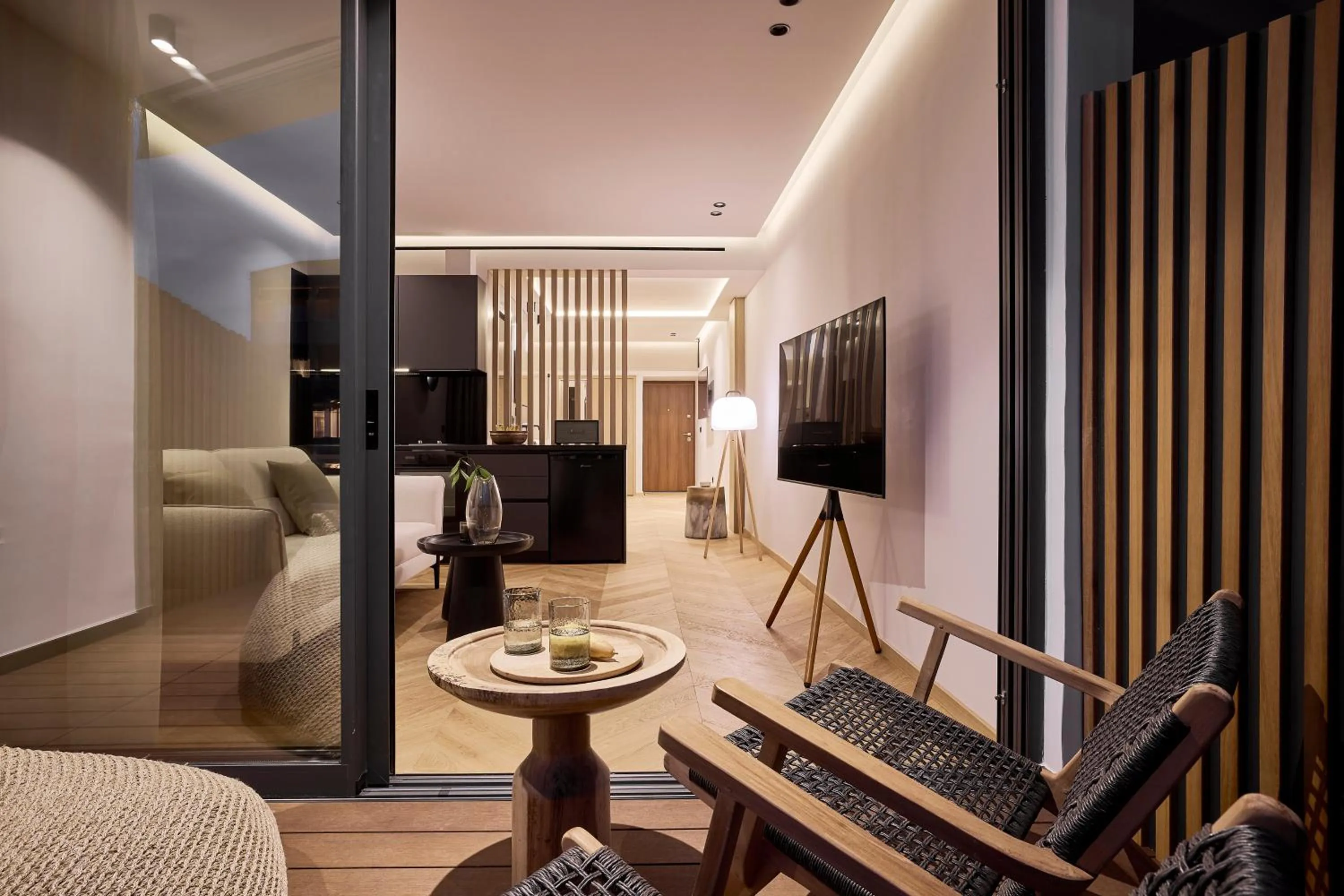 TV and multimedia in Cama Luxury Suites Kavouri