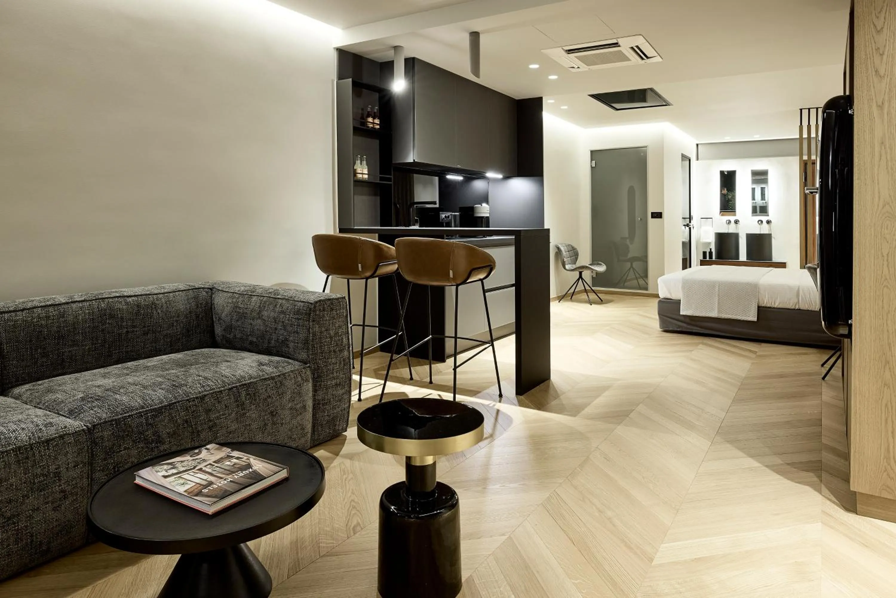 Bed in Cama Luxury Suites Kavouri