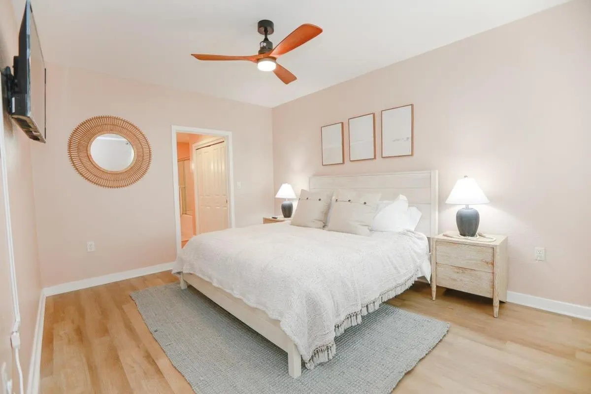 Bed in Sojourn Sanctuary Seaside Escape 3 BR