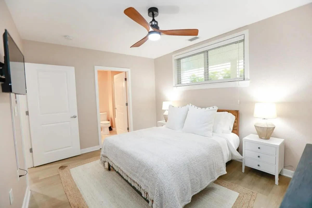 Bed in Sojourn Sanctuary Seaside Escape 3 BR