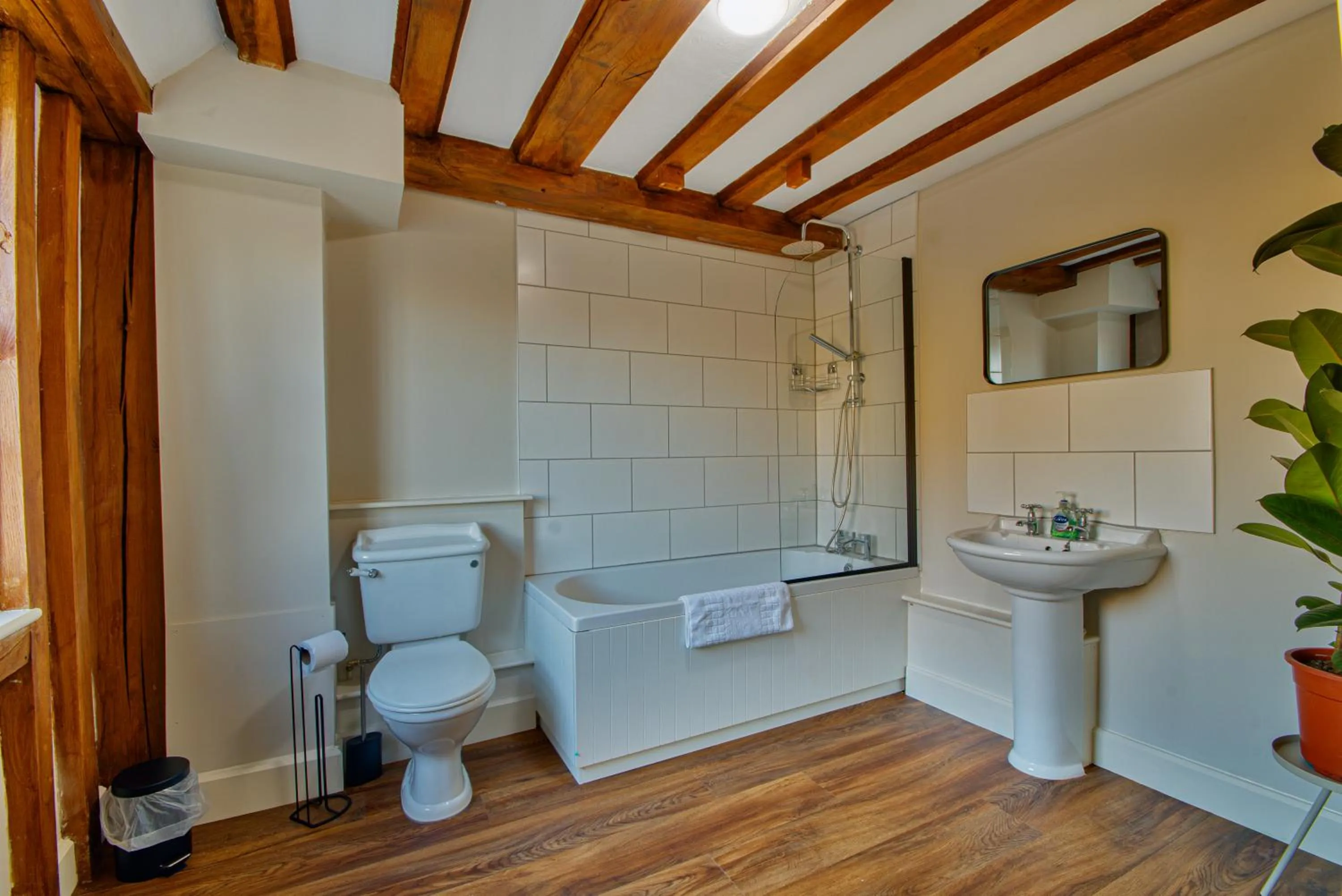 Shower in The Royal Oak