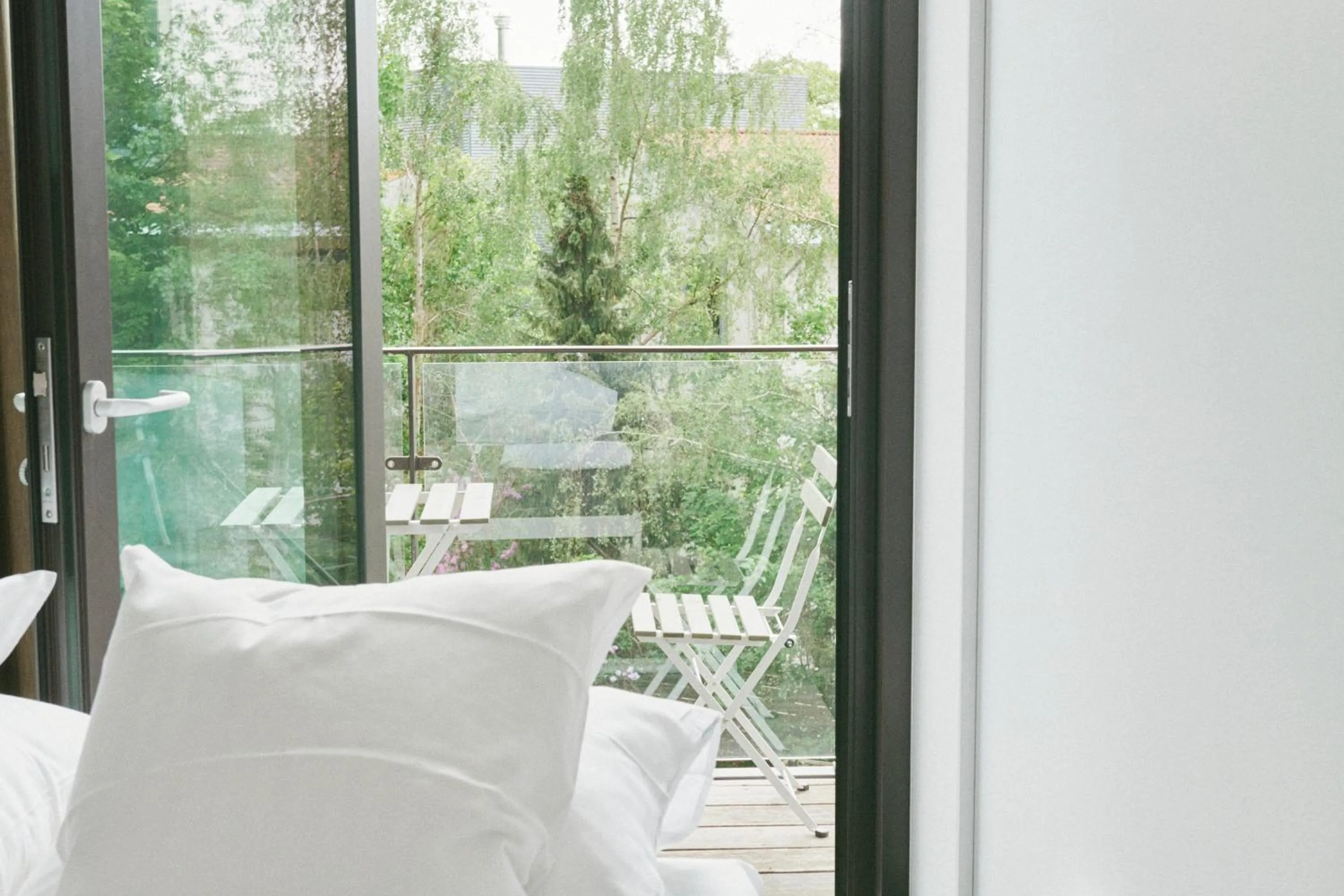 Balcony/Terrace, Bed in The Forest apartments by Daniel&Jacob's