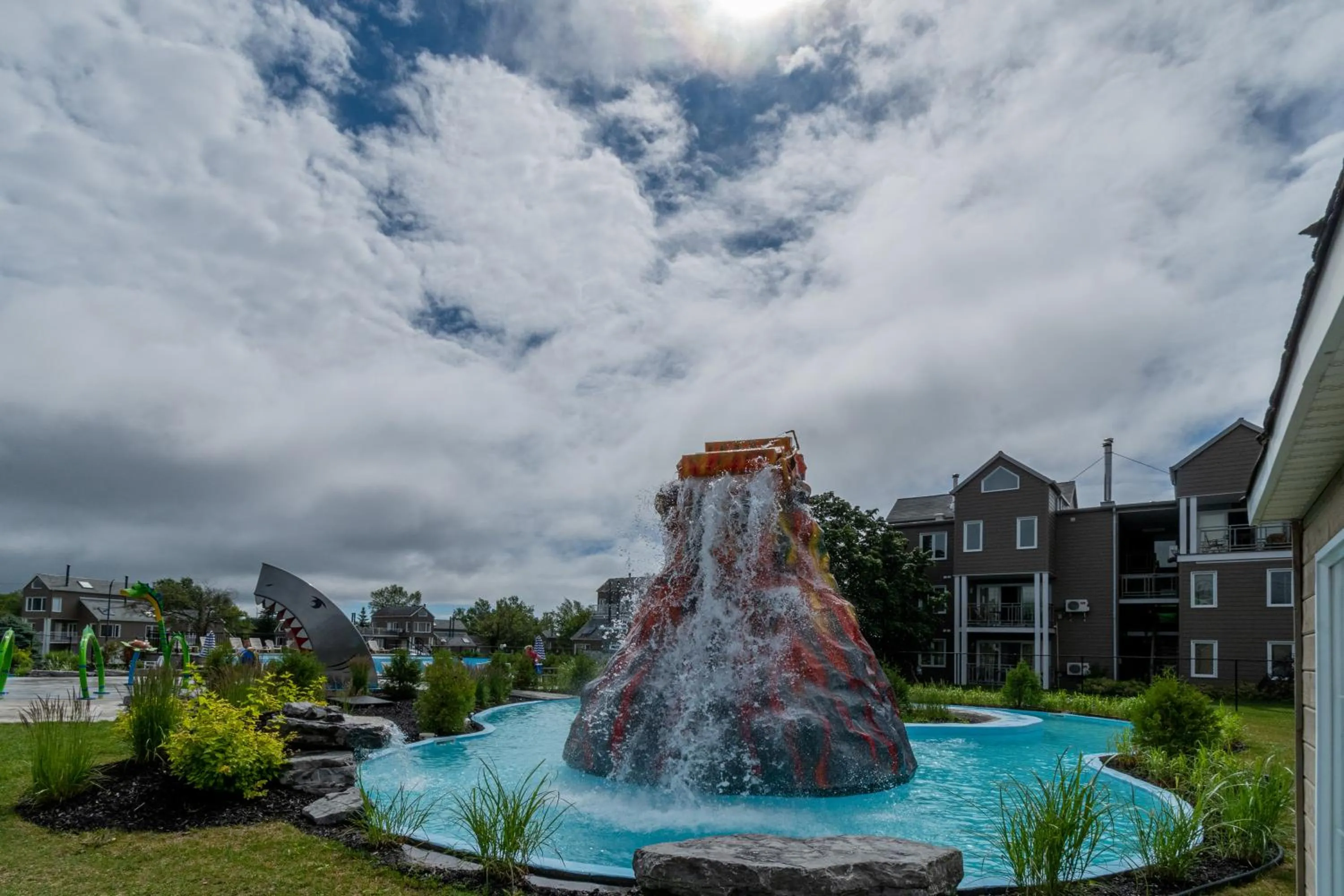 Condos Vacances MSA CHALET AVEC PISCINE ET SPAS EXTERIEURS GRATUITS 4 SAISONS