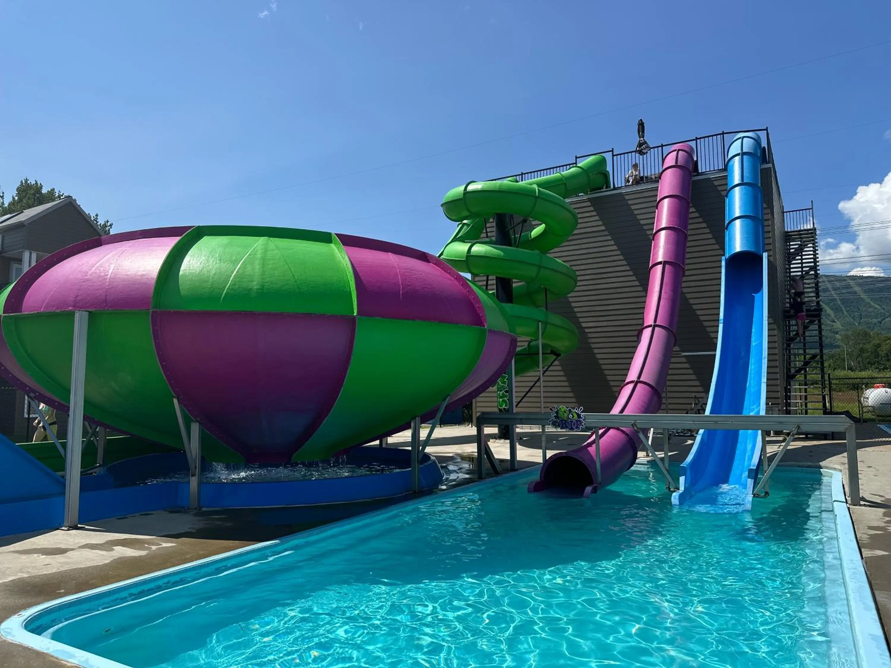 Condos Vacances MSA CHALET AVEC PISCINE ET SPAS EXTERIEURS GRATUITS 4 SAISONS