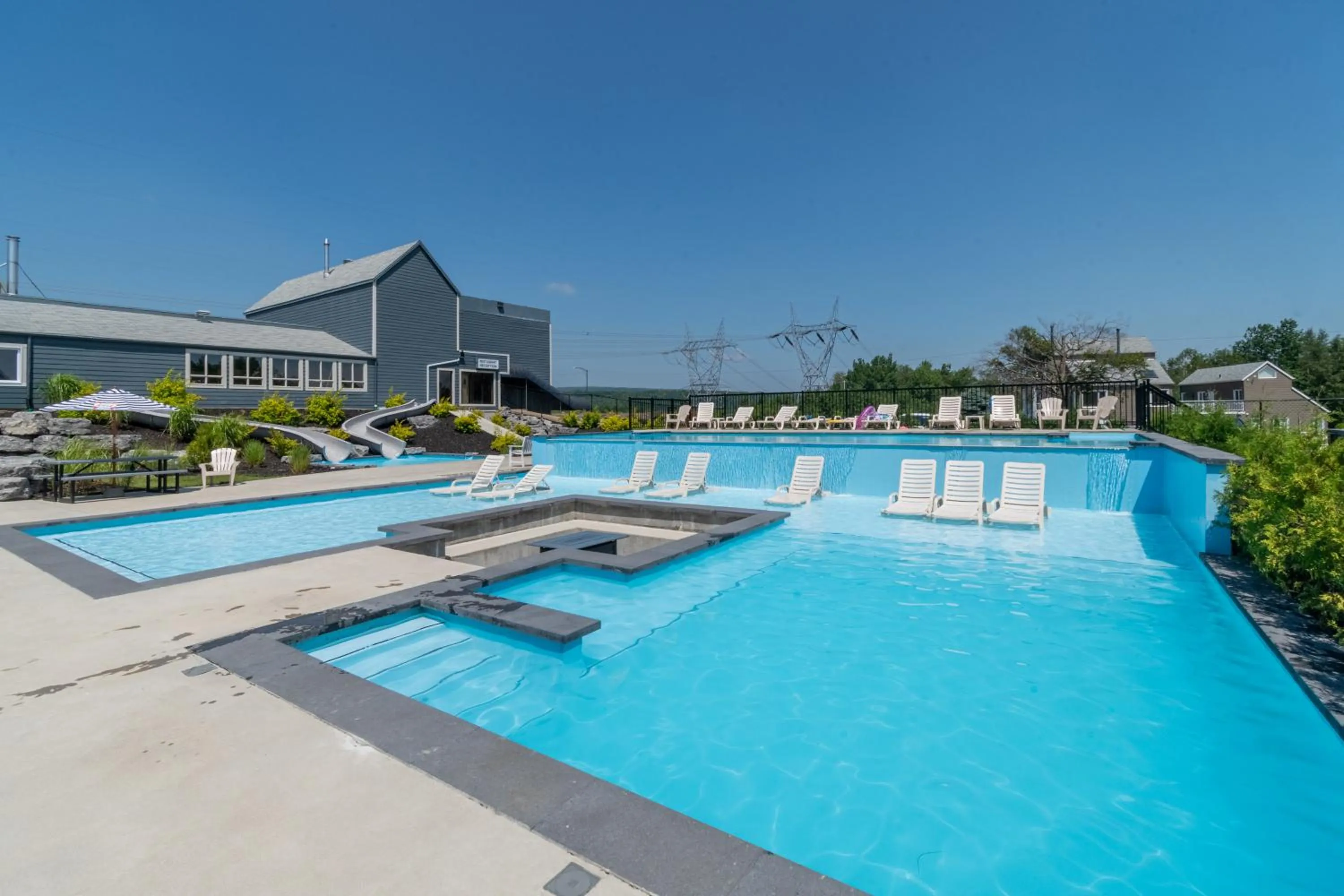 Condos Vacances MSA CHALET AVEC PISCINE ET SPAS EXTERIEURS GRATUITS 4 SAISONS